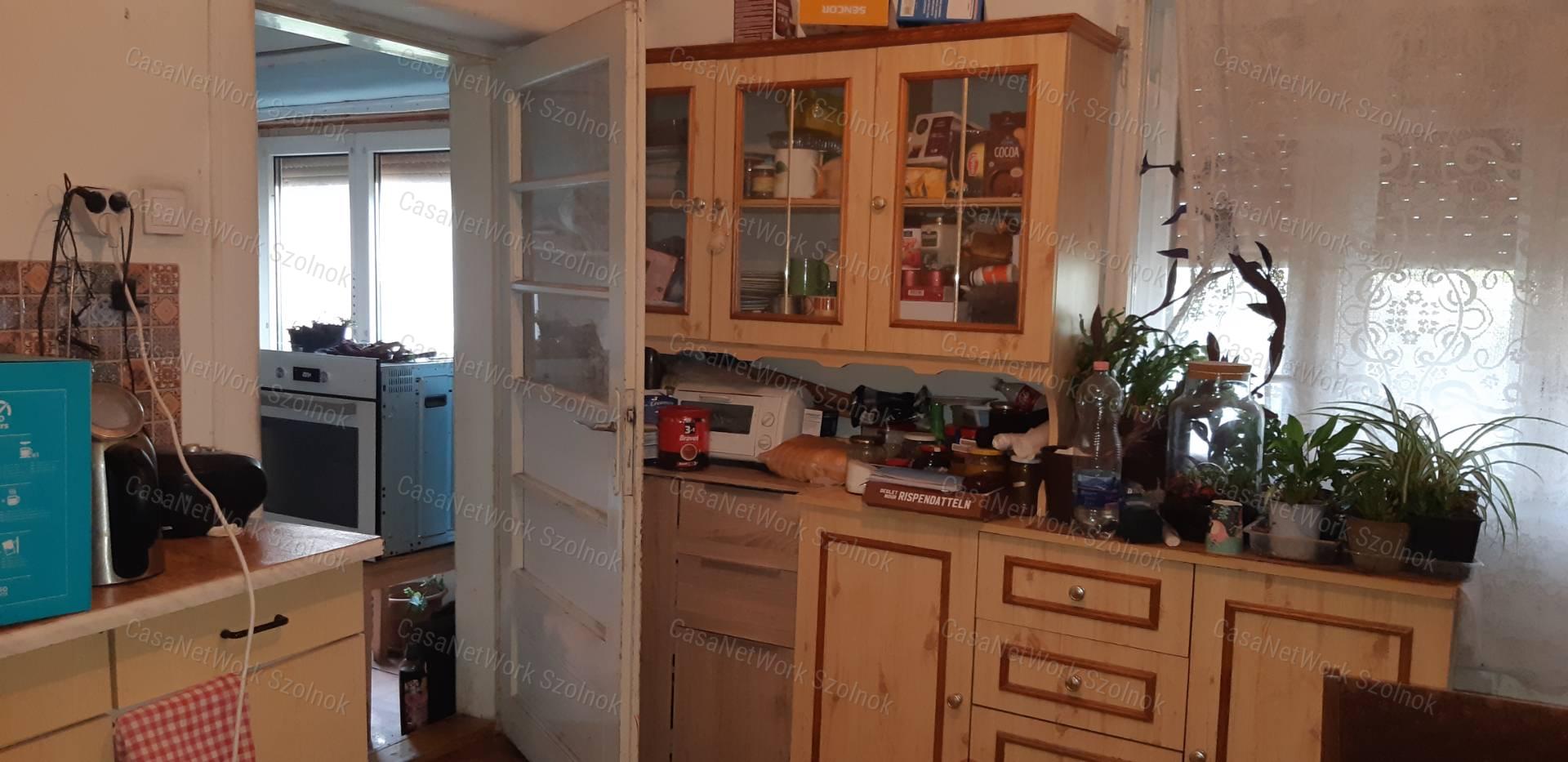 Tiszaföldváron eladó gazdálkodásra alkalmas családi ház!