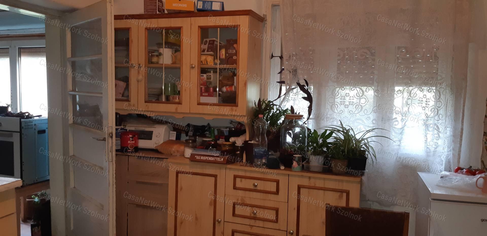 Tiszaföldváron eladó gazdálkodásra alkalmas családi ház!