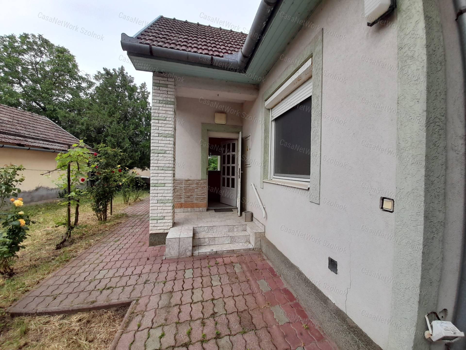 Családi ház eladó Tiszavárkonyban!