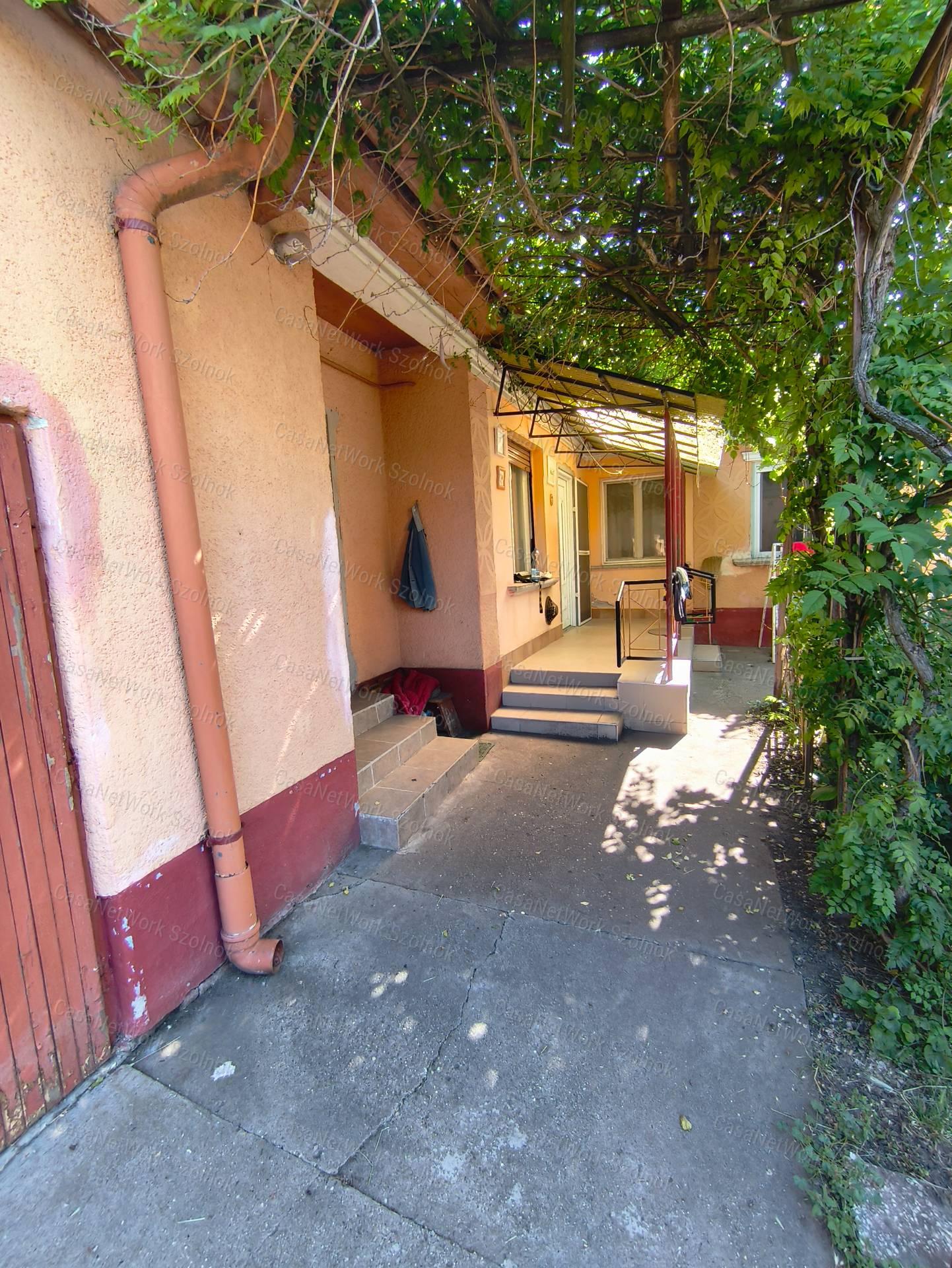 Eladó családi ház Abonyban