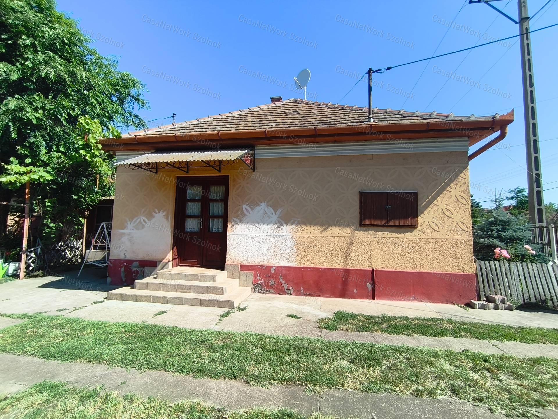 Eladó családi ház Abonyban