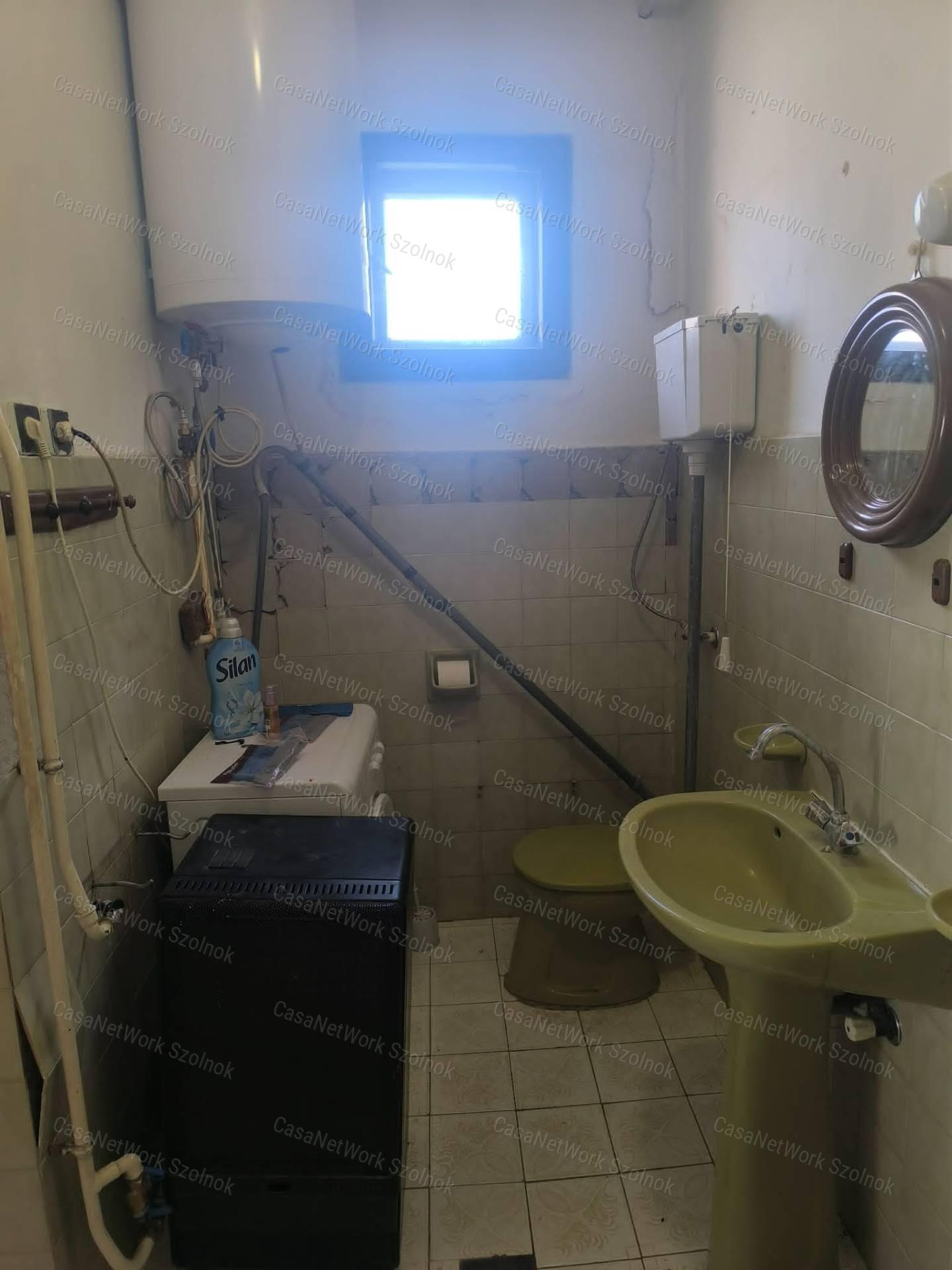 Eladó Tiszaföldvár kedvelt részén egy 3 szobás családi ház