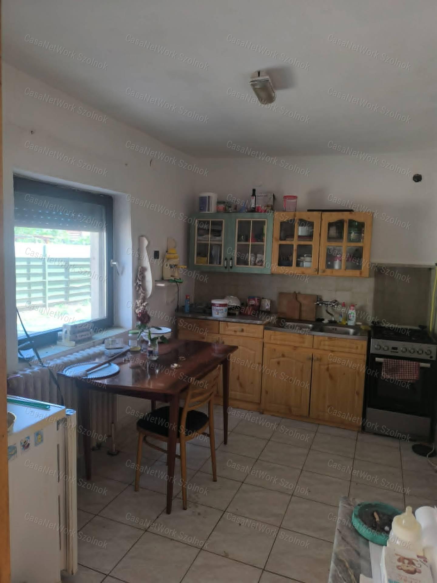 Eladó Tiszaföldvár kedvelt részén egy 3 szobás családi ház