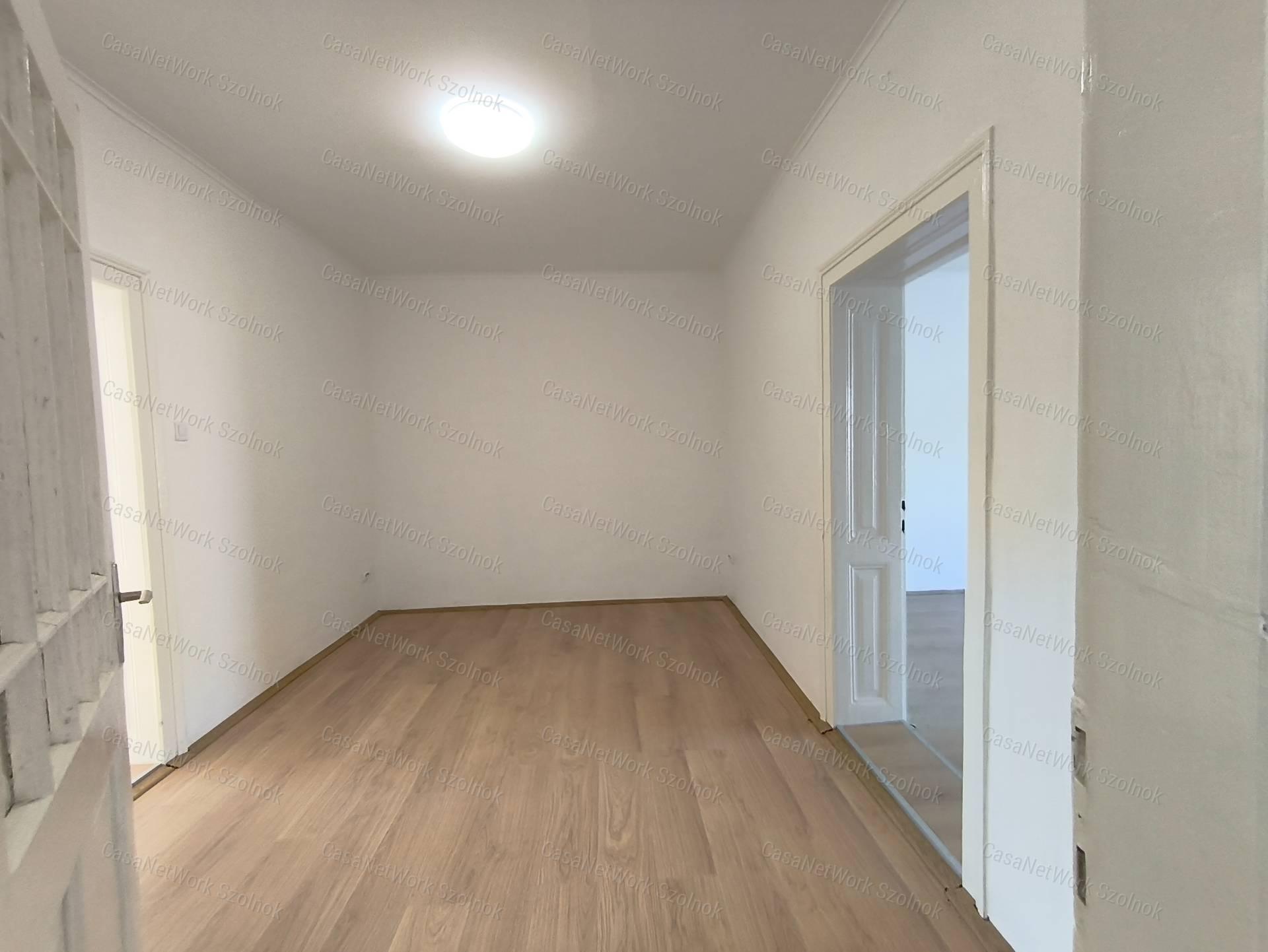 Eladó Újszilvási családi ház
