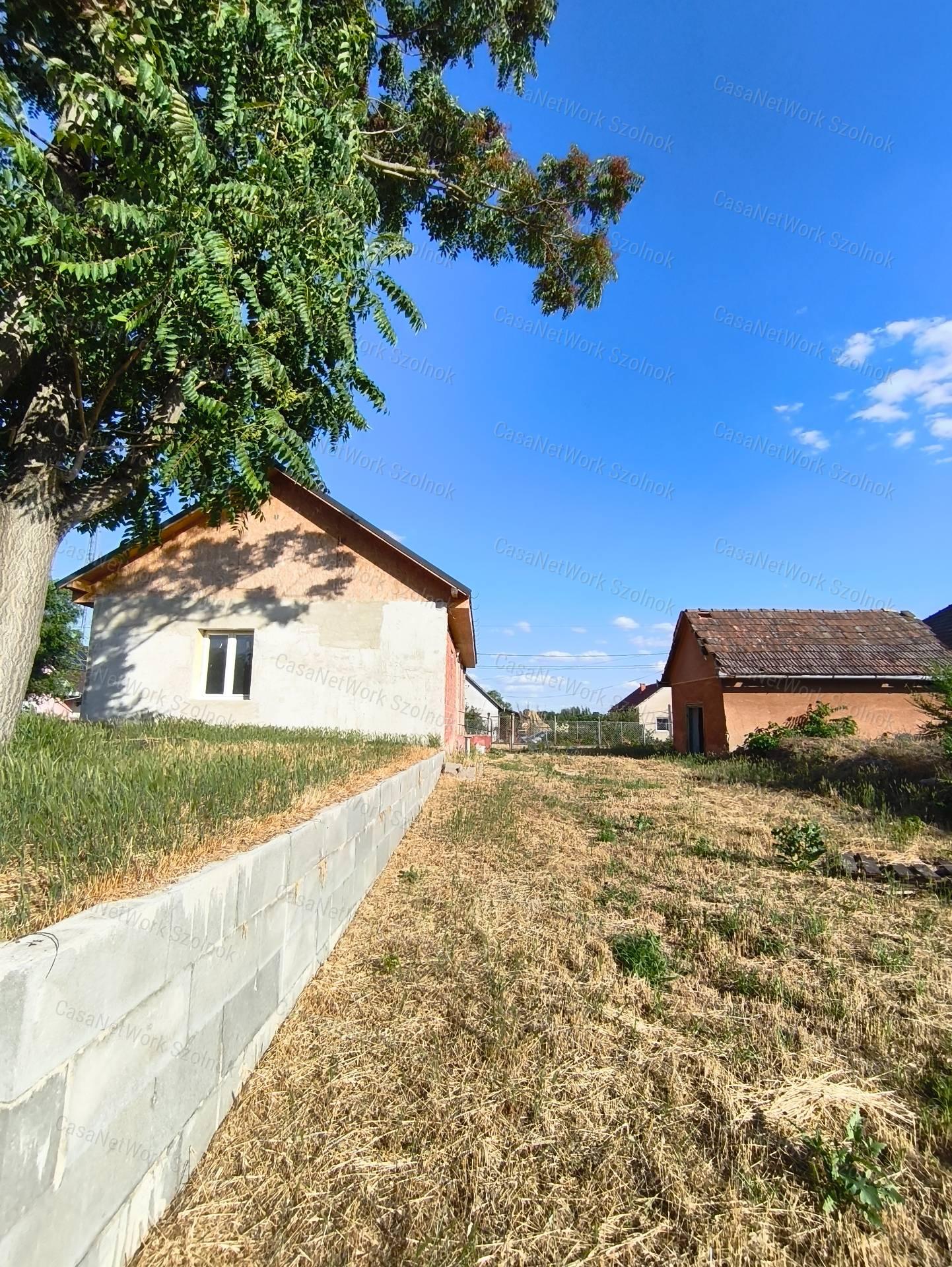 Eladó Újszilvási családi ház