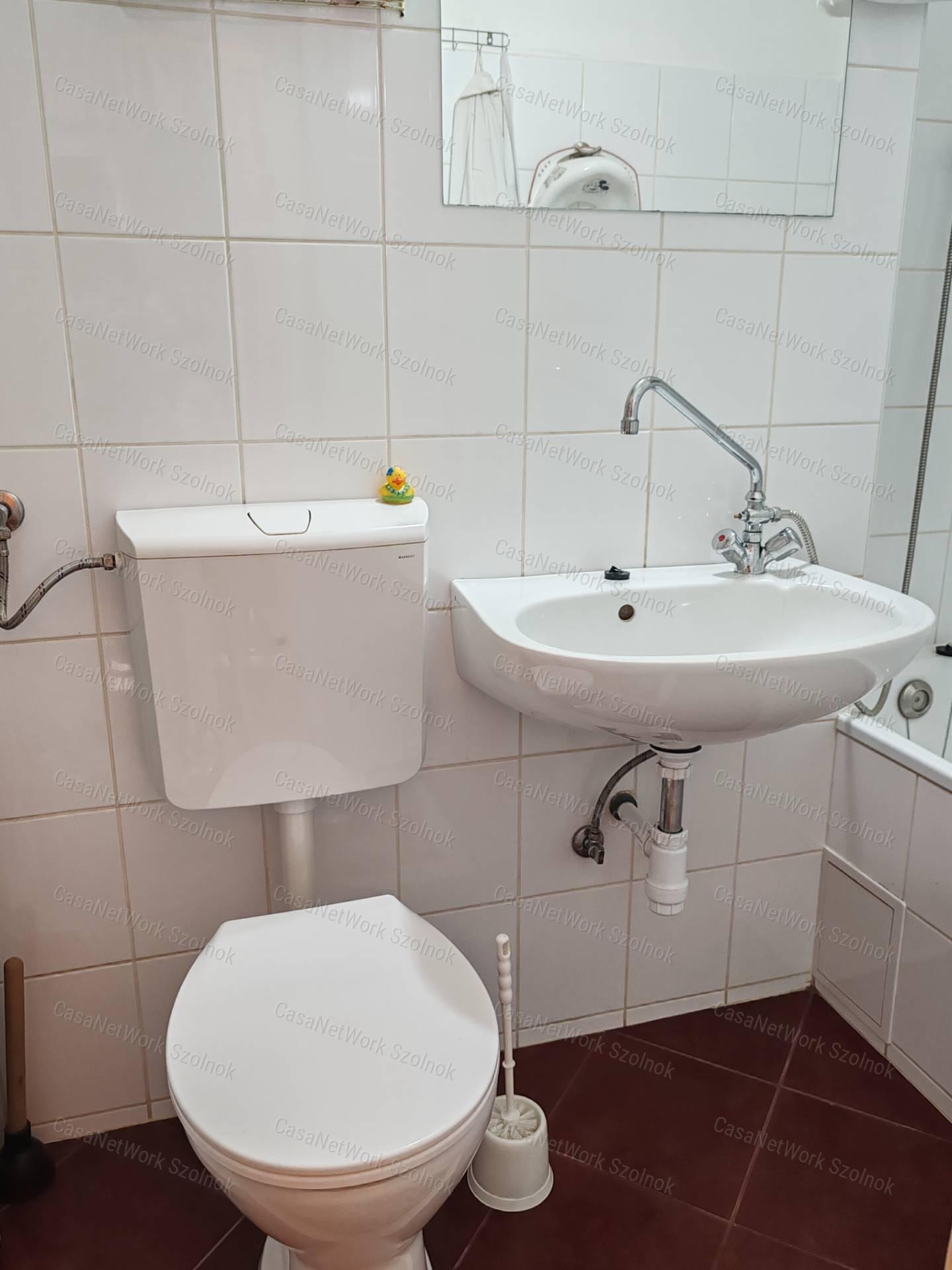 Szolnok, Tallinn városrészében 1.emeleti, 1+1félszobás lakás eladó!