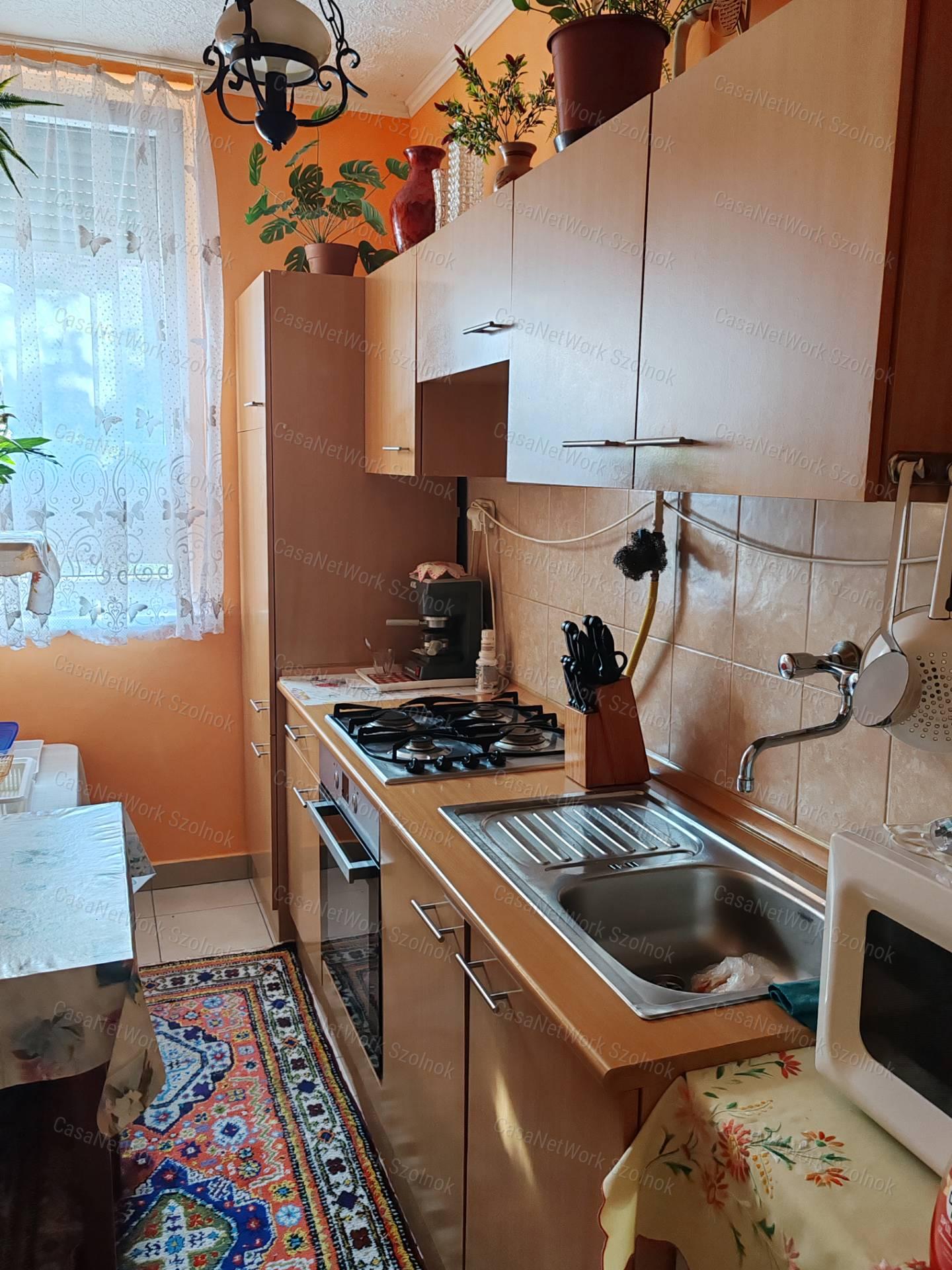Szolnok, Tallinn városrészében 1.emeleti, 1+1félszobás lakás eladó!
