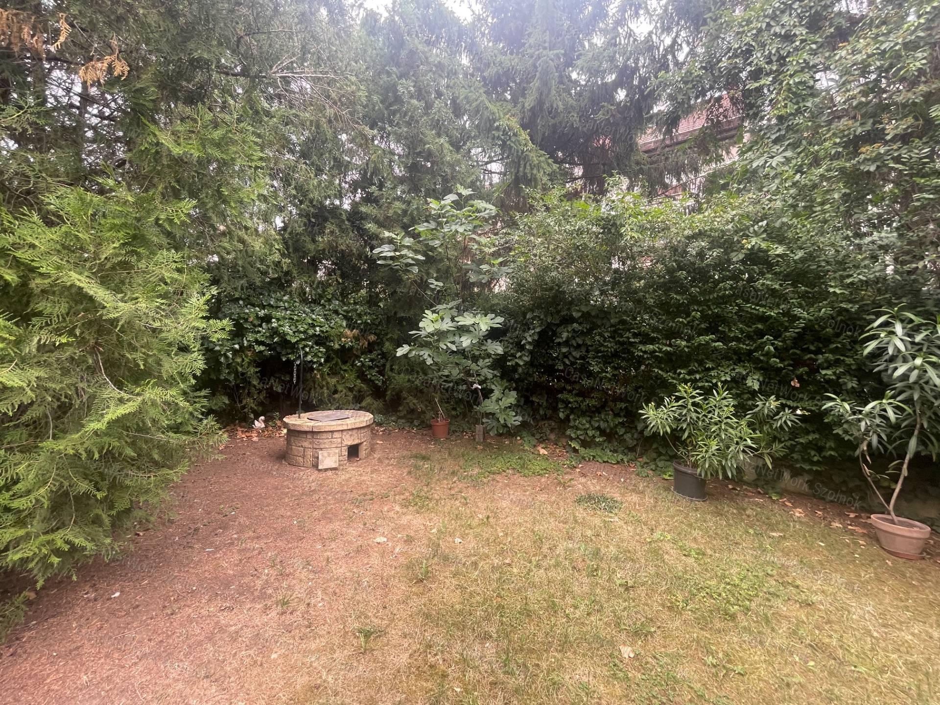 Eladó Szolnok belvárosában egy Exkluzív 88m2-es belső kétszintes lakás