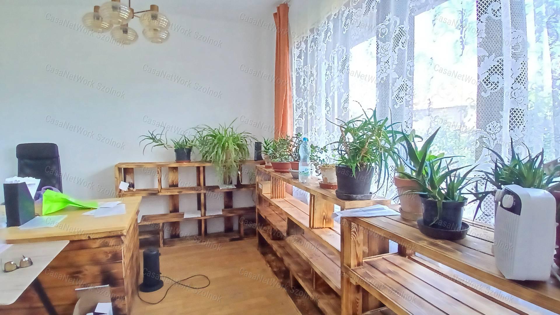 Eladó Tiszaföldváron egy 78 nm-es 3 szobás családi ház.