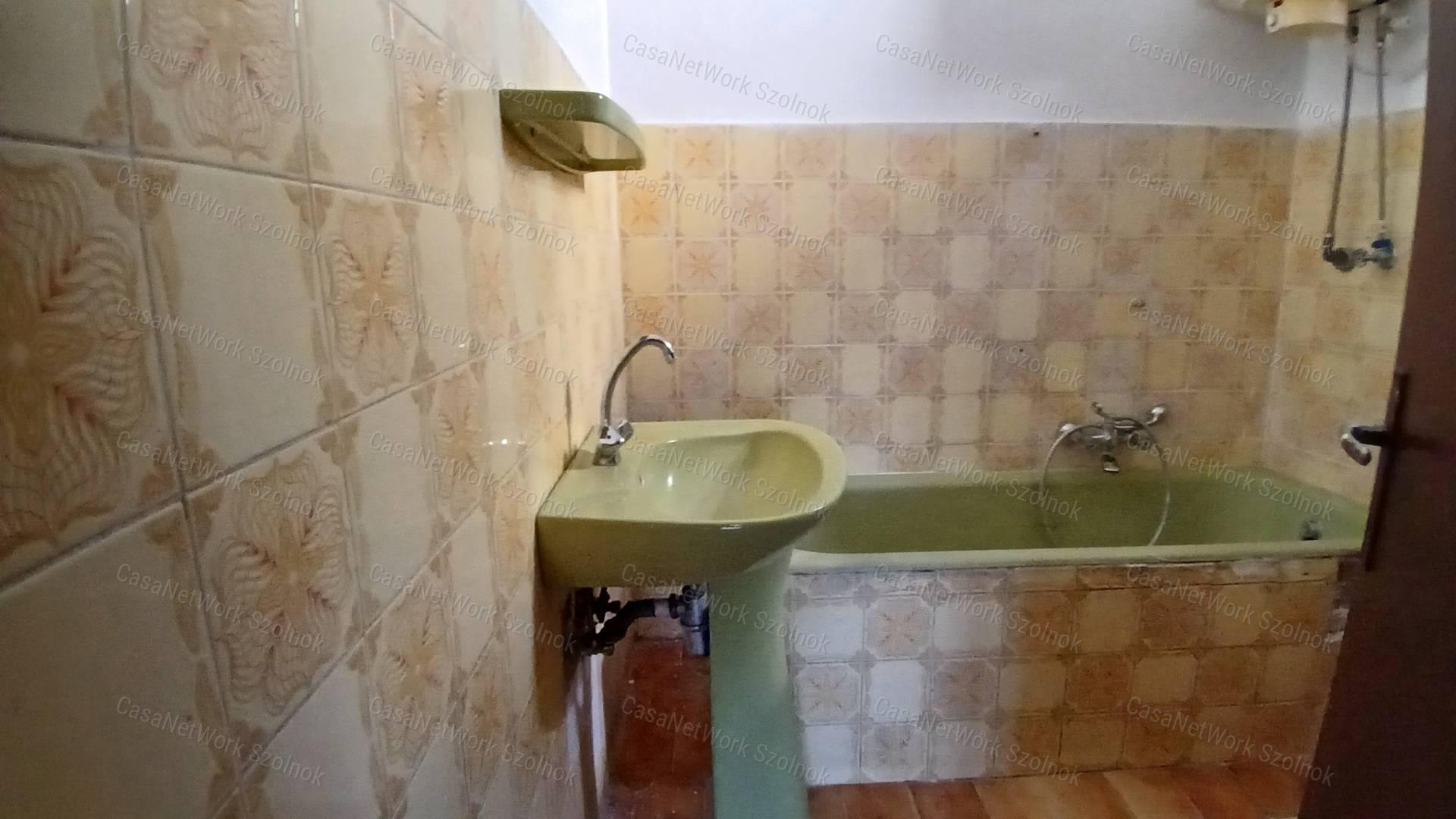 Eladó Tiszaföldváron egy 78 nm-es 3 szobás családi ház.
