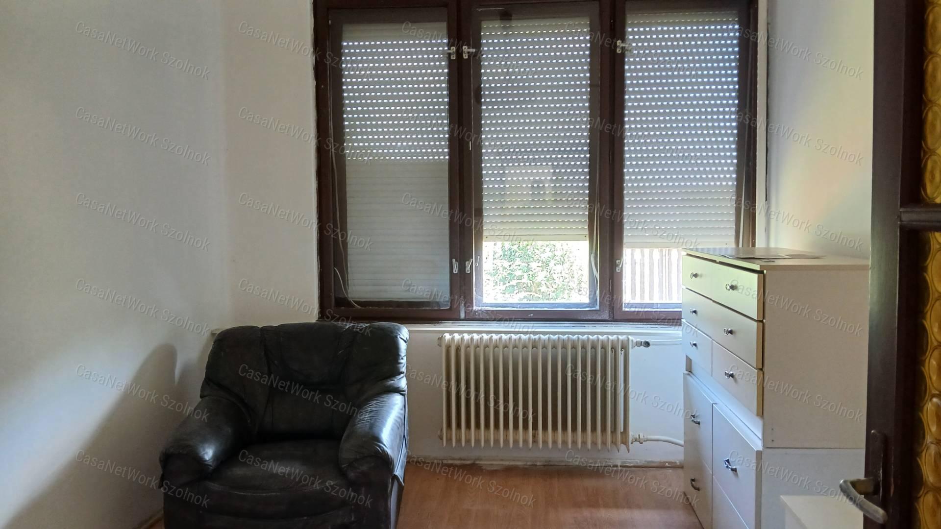 Eladó Tiszaföldváron egy 78 nm-es 3 szobás családi ház.