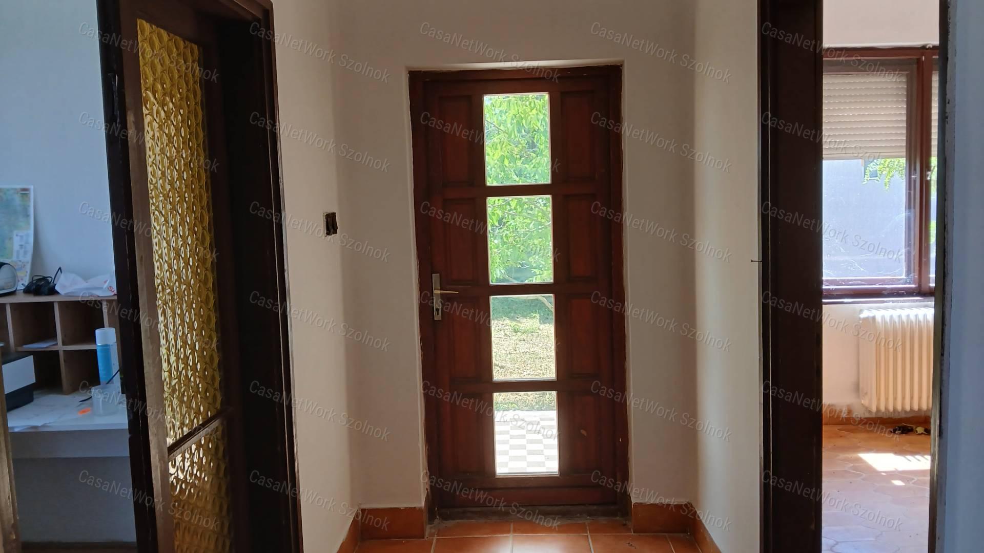 Eladó Tiszaföldváron egy 78 nm-es 3 szobás családi ház.