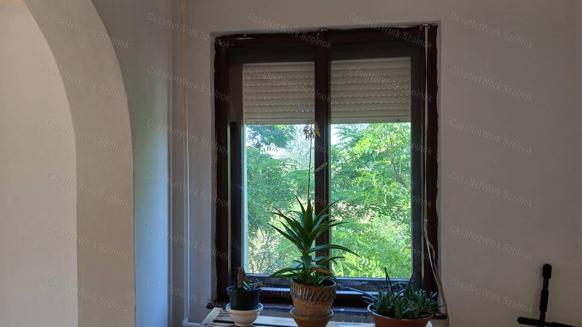 Eladó Tiszaföldváron egy 78 nm-es 3 szobás családi ház.