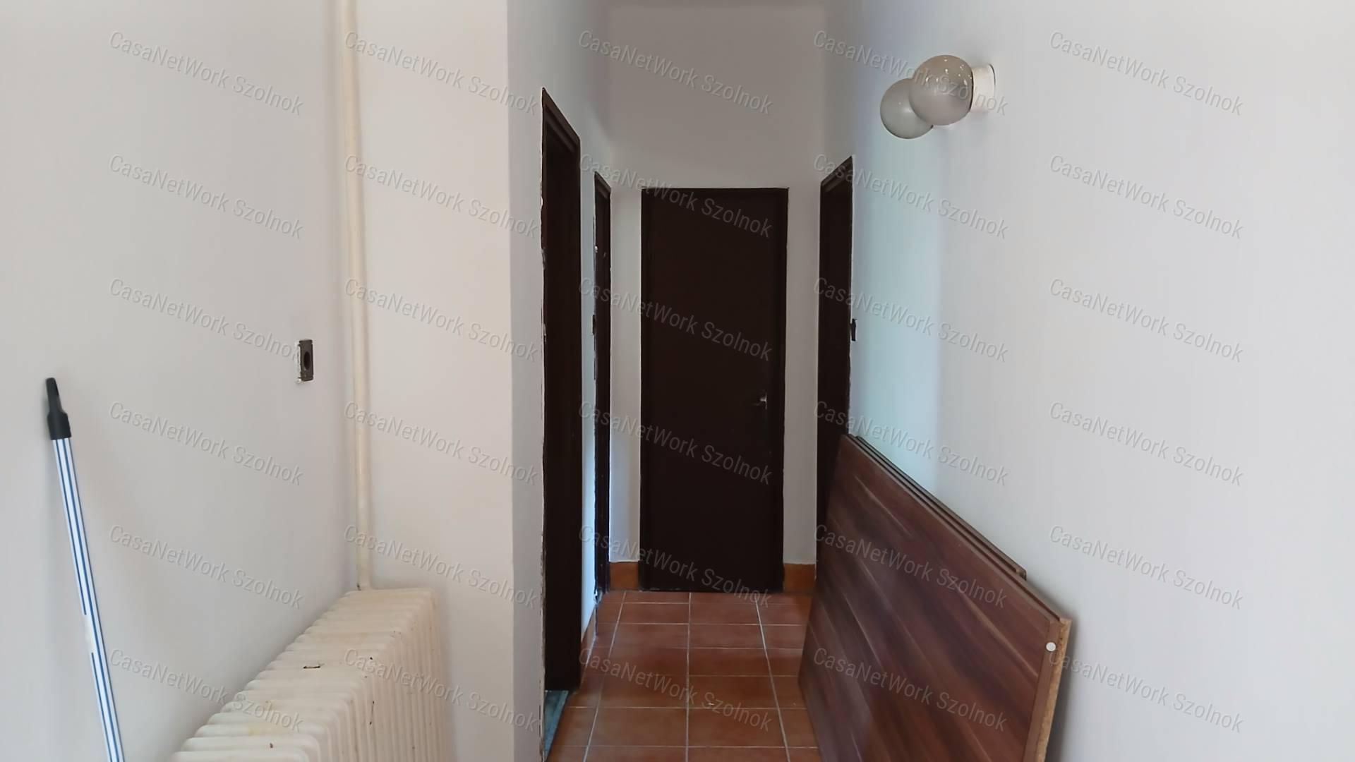 Eladó Tiszaföldváron egy 78 nm-es 3 szobás családi ház.