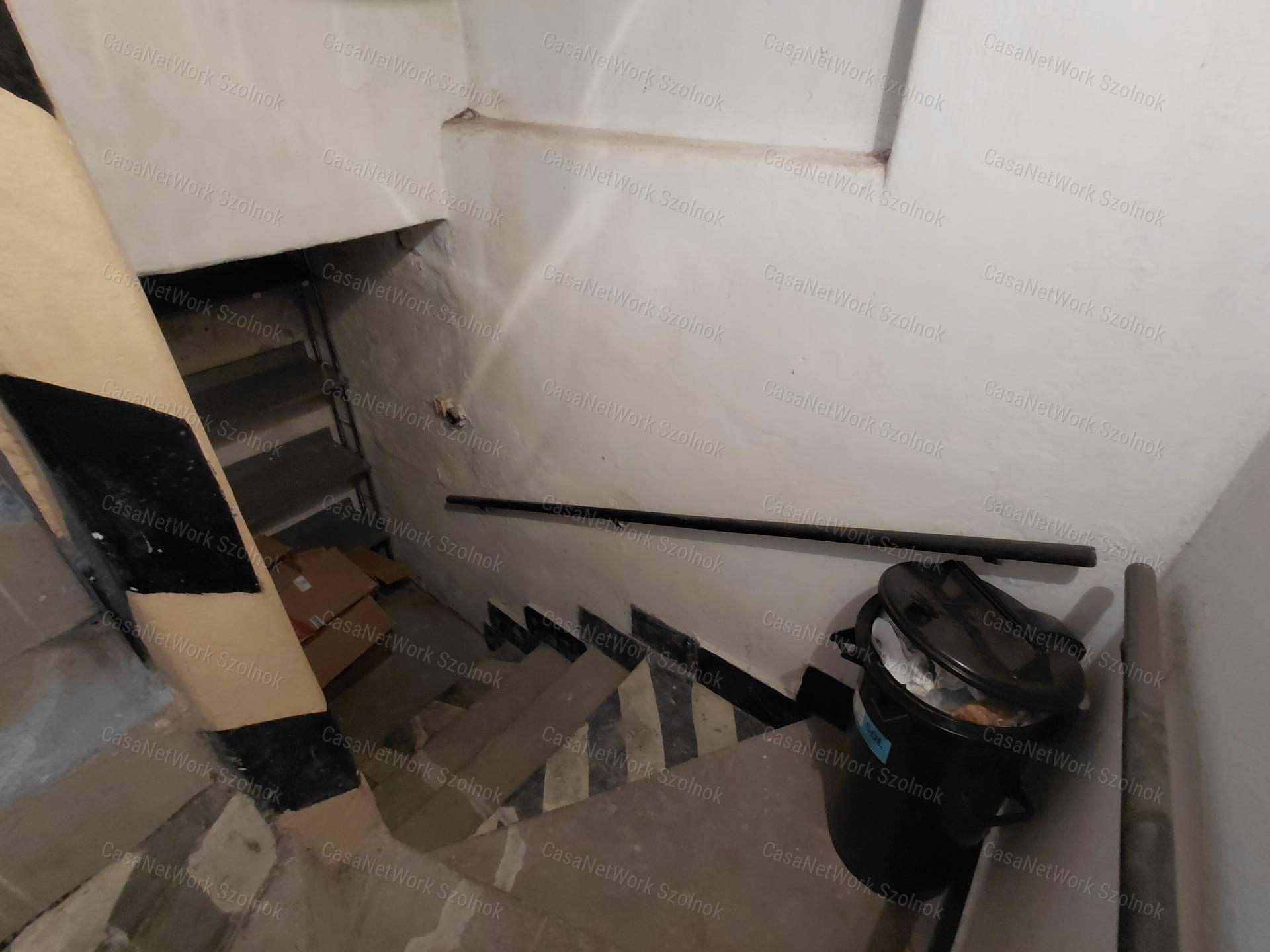 Eladó üzlethelyiség Szolnok belvárosában,befektetőknek