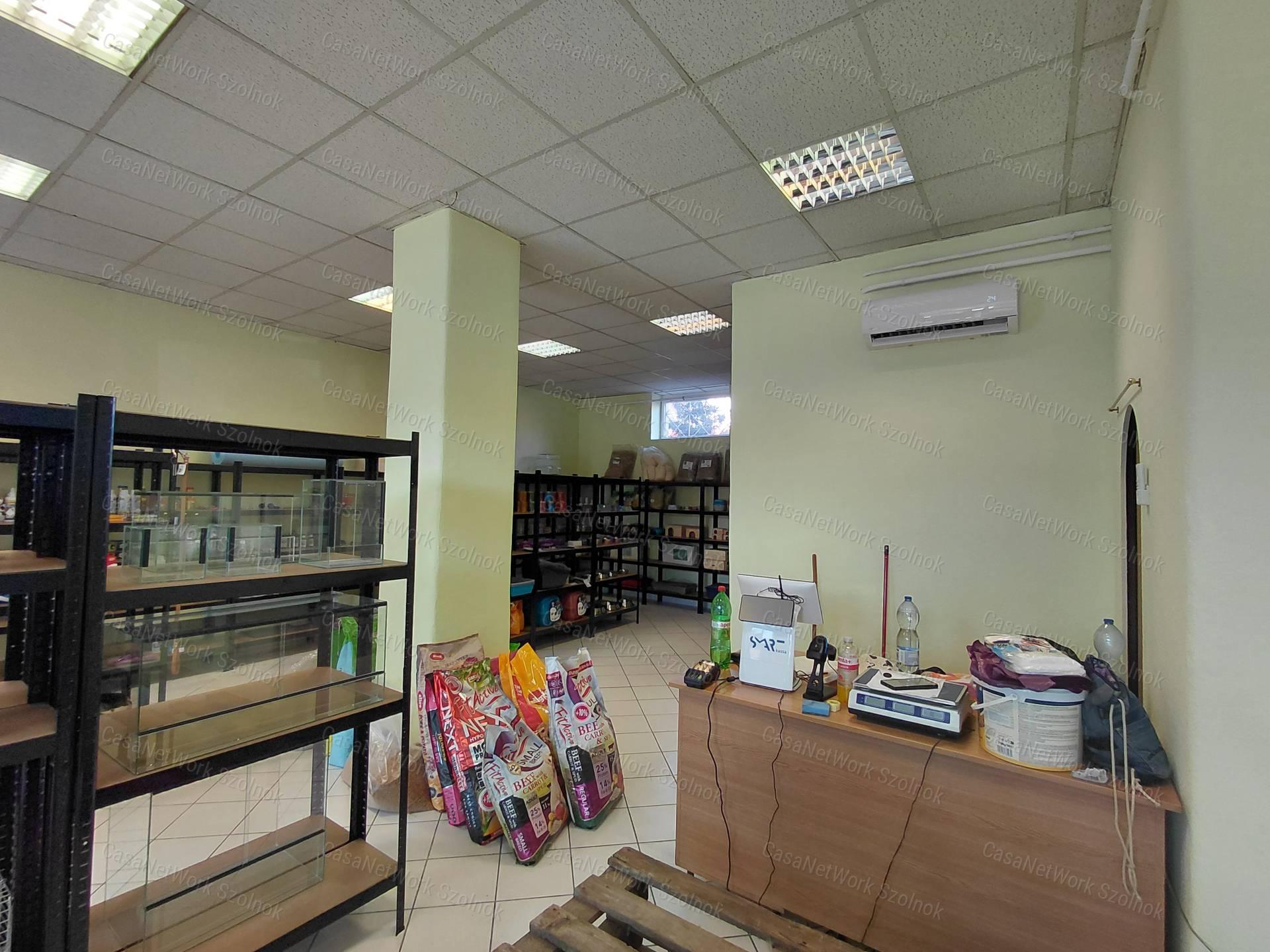 Eladó üzlethelyiség Szolnok belvárosában,befektetőknek