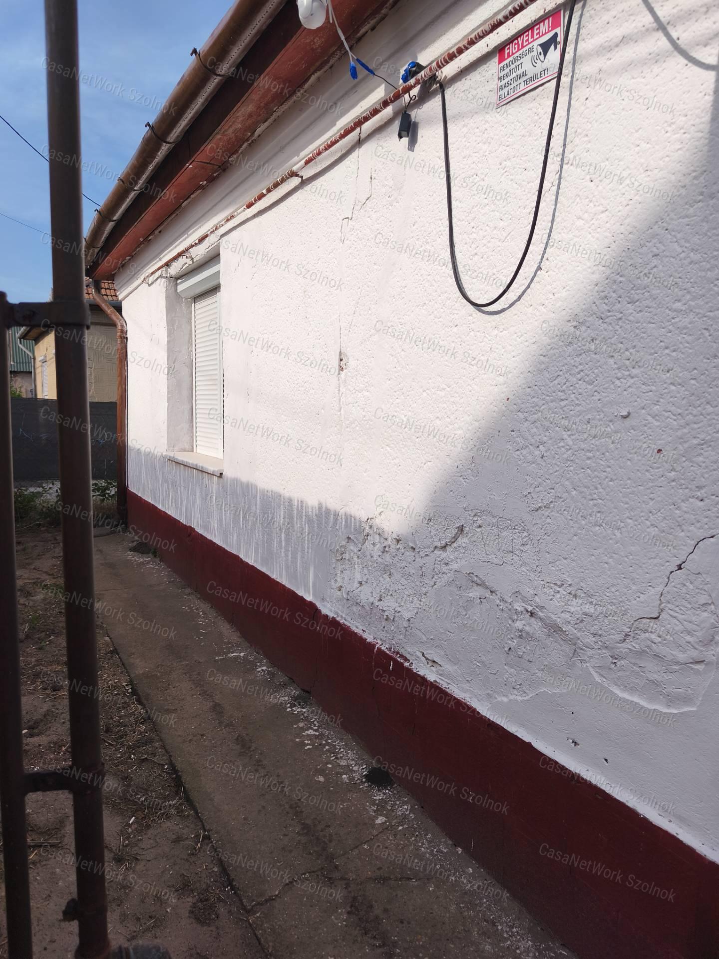 Családi ház vasúthoz közel eső részen