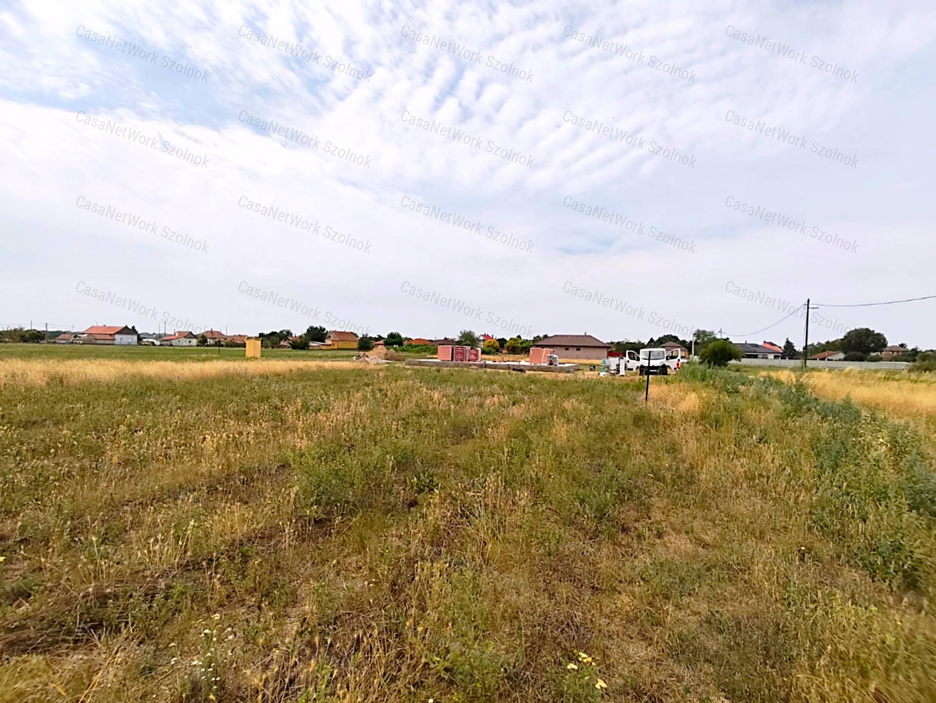 Eladó Telek Szandaszőlősön!
