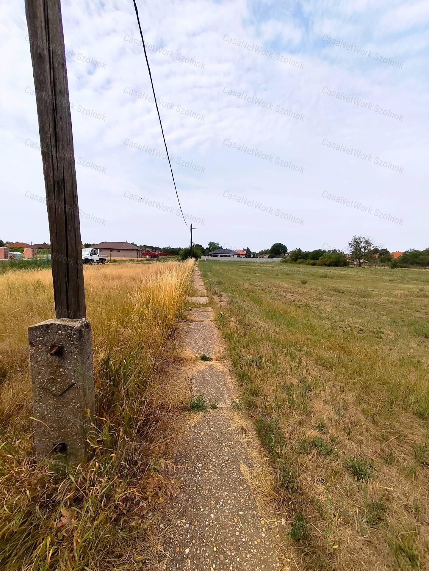 Eladó Telek Szandaszőlősön!
