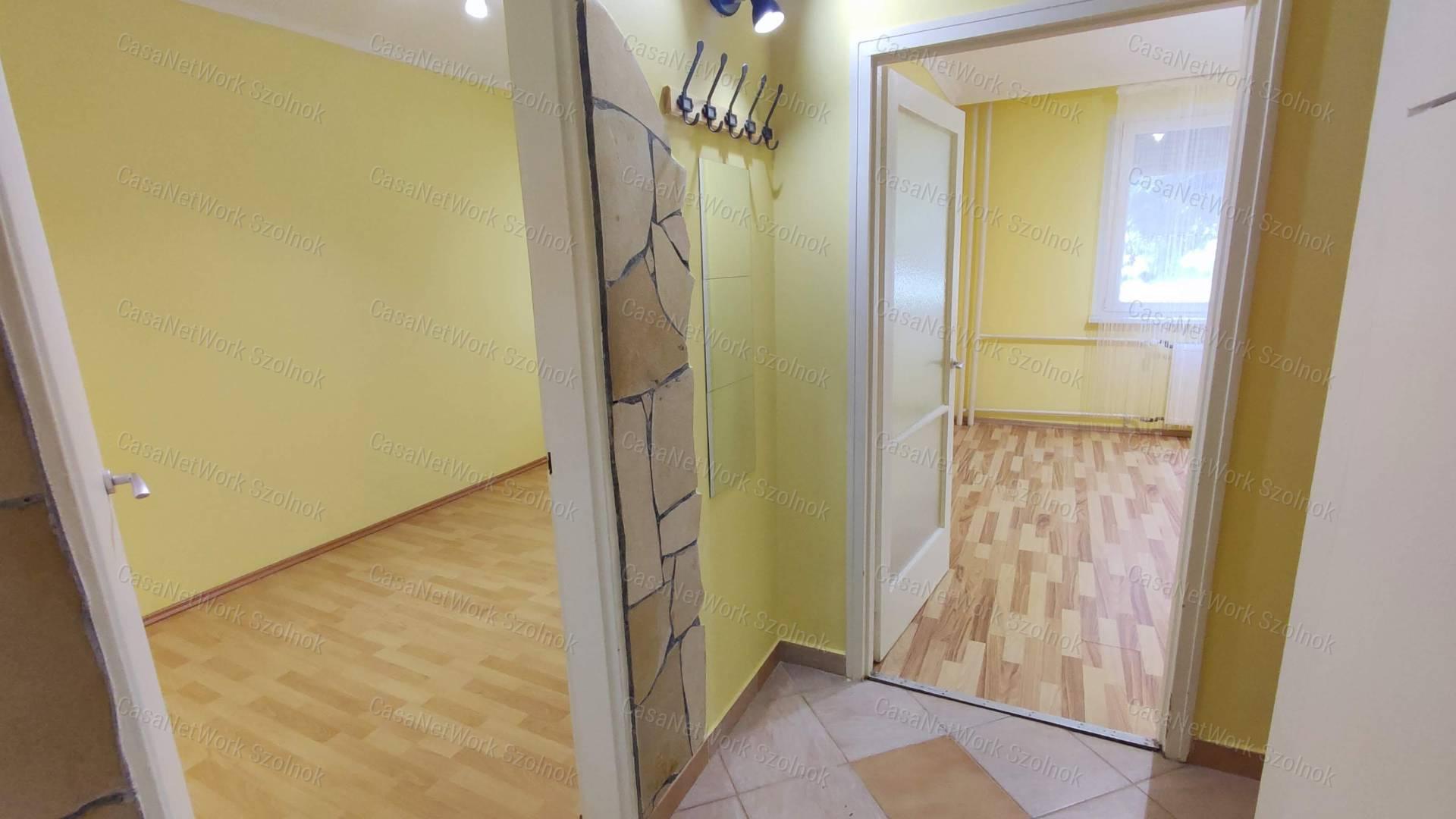 Szolnokon, a Szolnok Ispán körúton földszinti lakás kiadó!