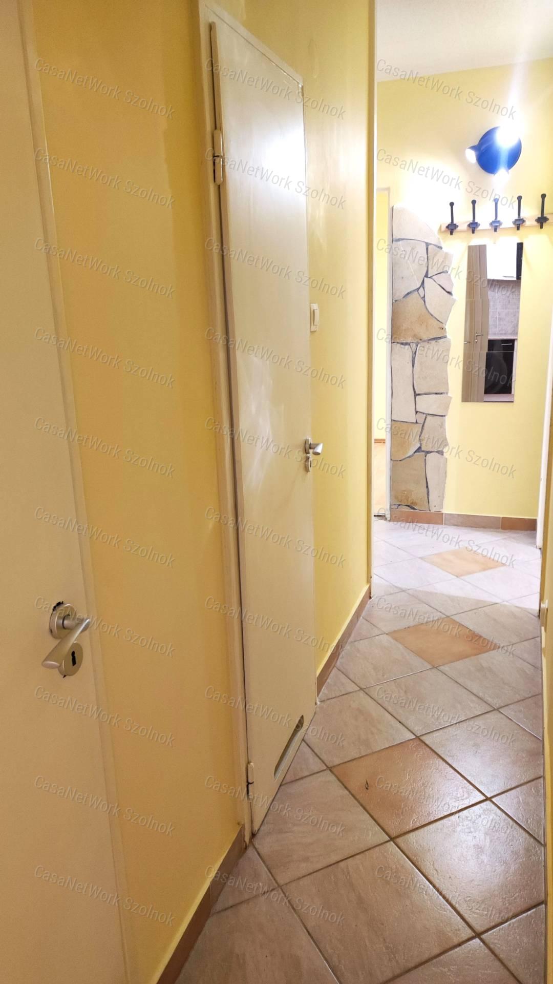Szolnokon, a Szolnok Ispán körúton földszinti lakás kiadó!