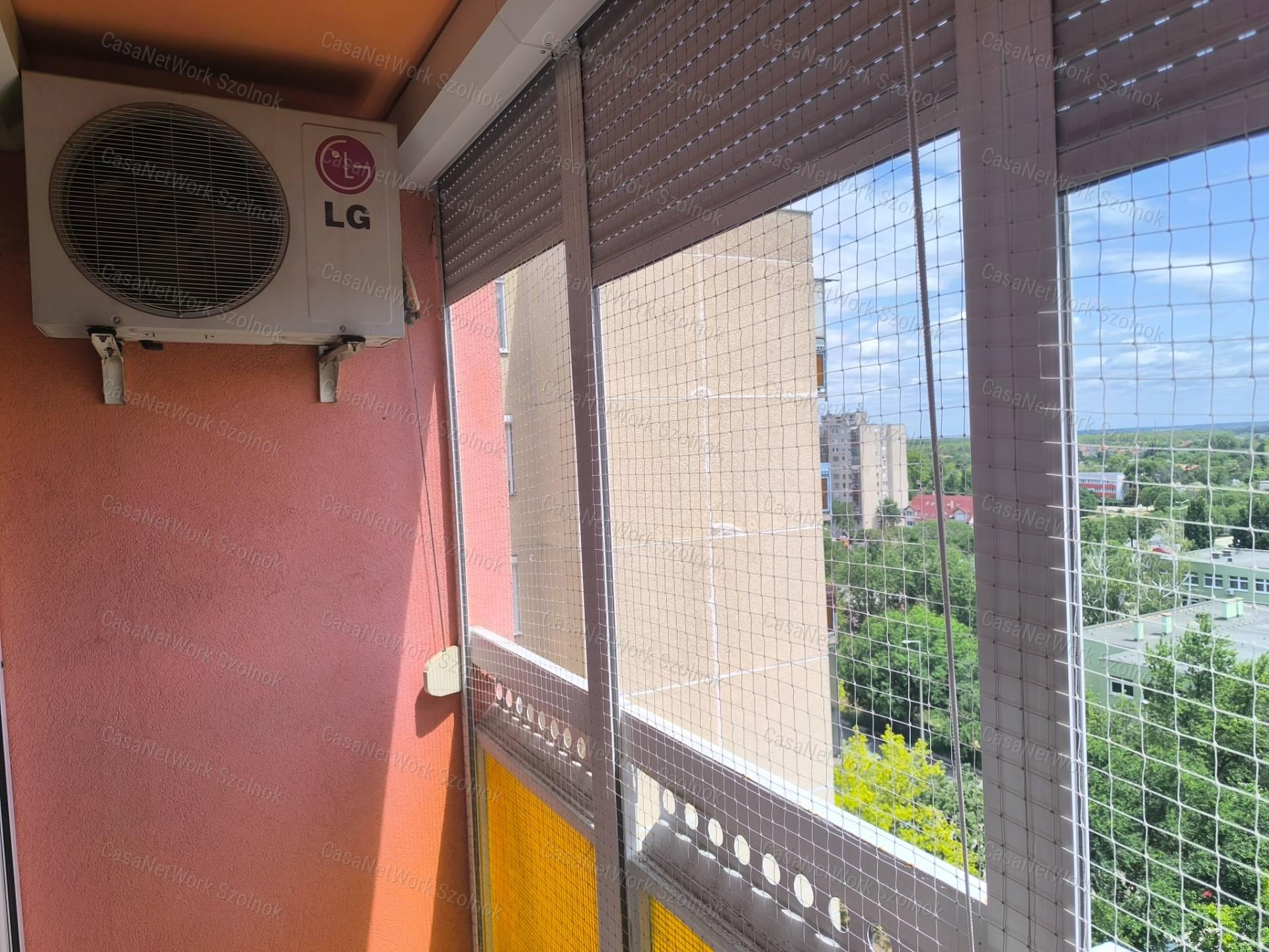Szolnokon a Széchenyi városrészben 49 m2-es felújított lakás eladó!