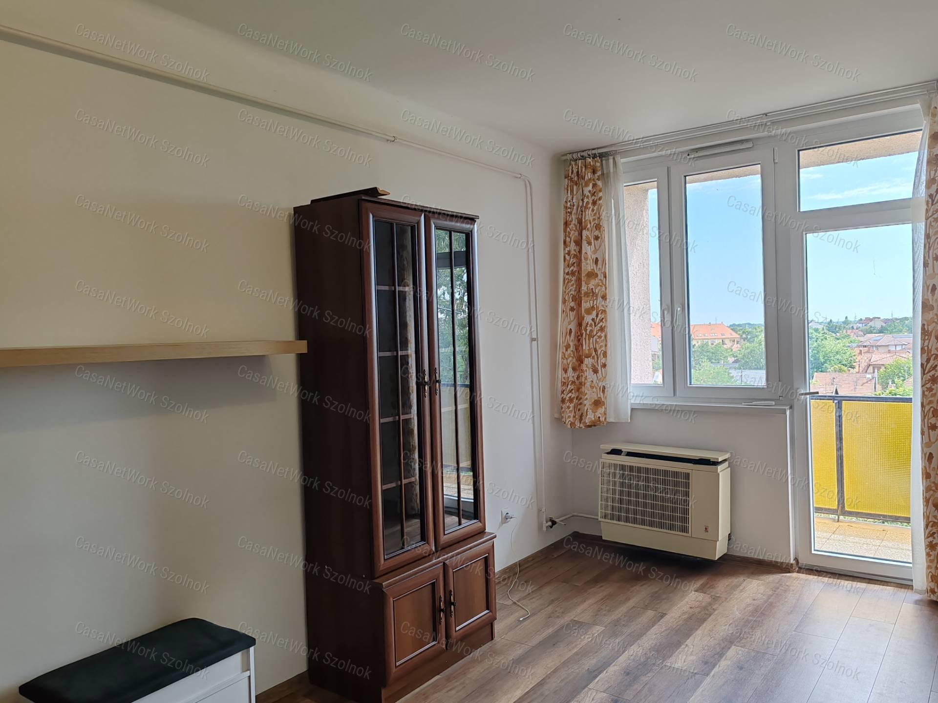 Azonnal költözhető, 2szobás téglalakás eladó Szolnokon a Thököly úton!