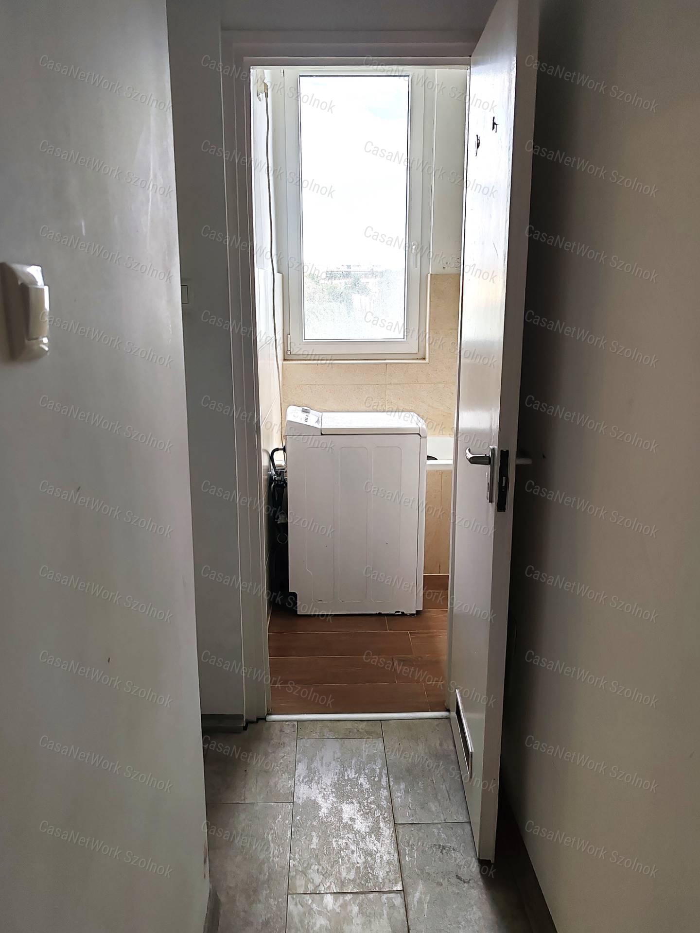 Azonnal költözhető, 2szobás téglalakás eladó Szolnokon a Thököly úton!