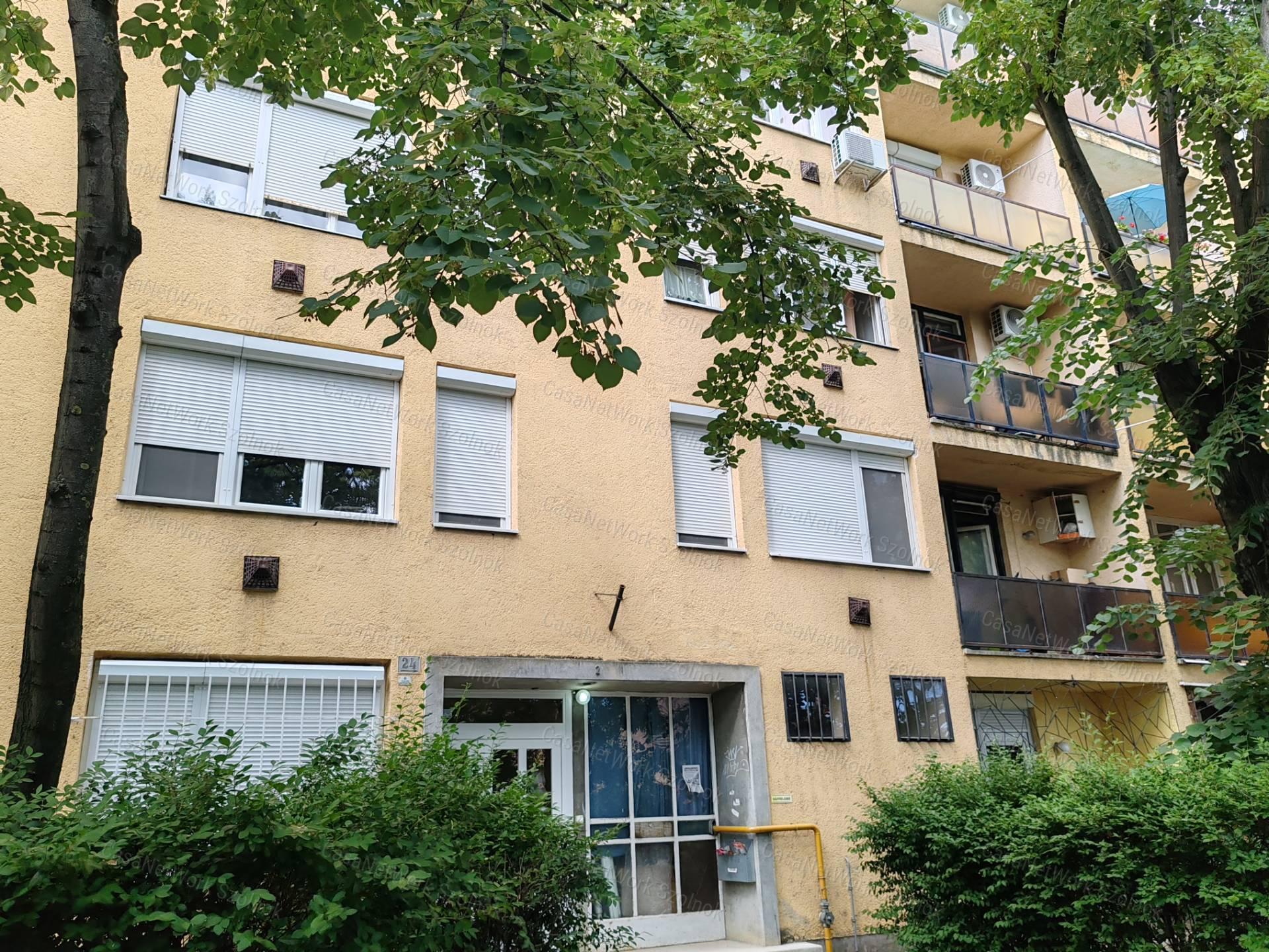 Azonnal költözhető, 2szobás téglalakás eladó Szolnokon a Thököly úton!