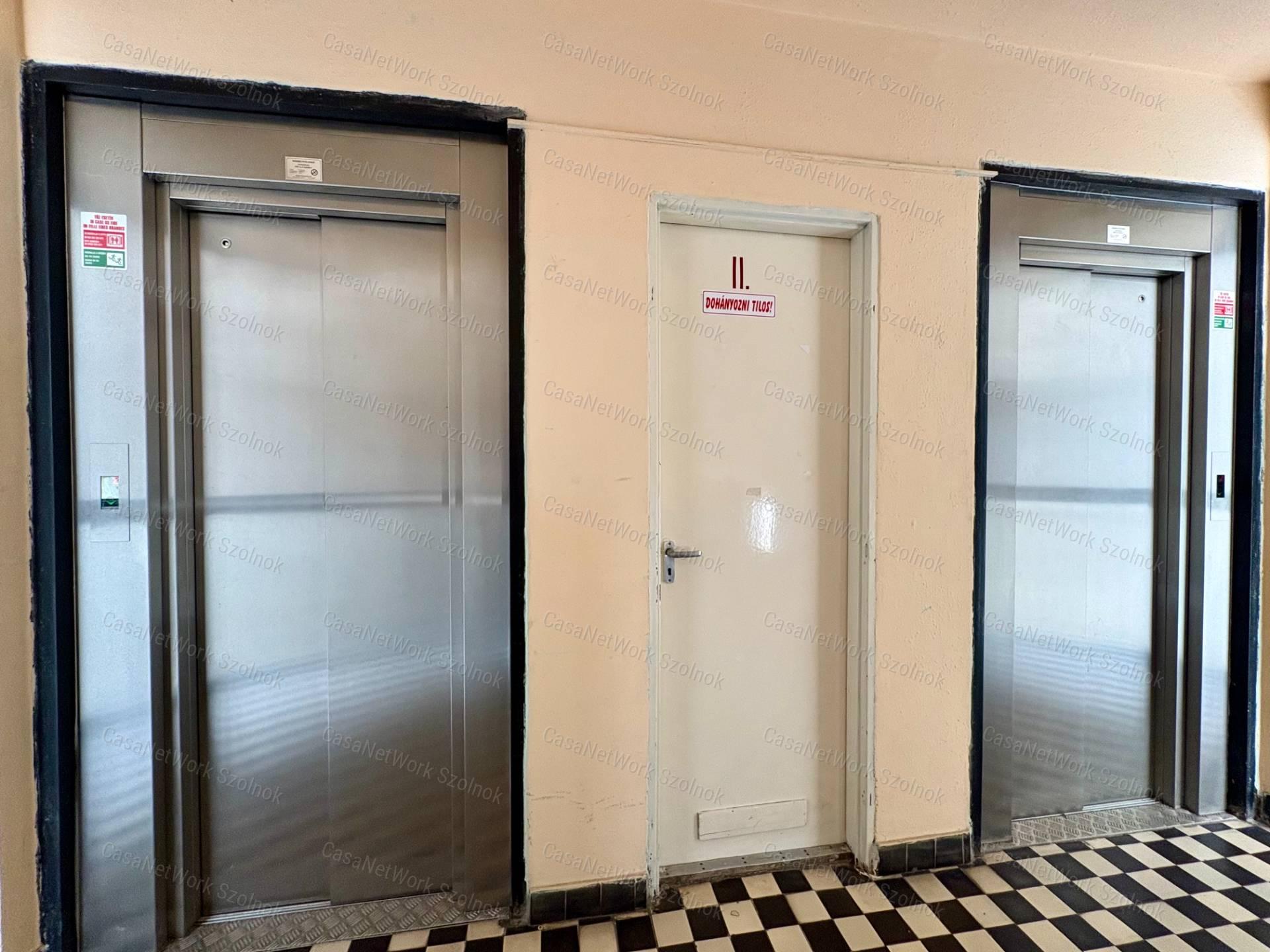Kiadó Szolnok Belvárosában az Ady E. úton egy 1,5 szobás 2.em-i lakás.