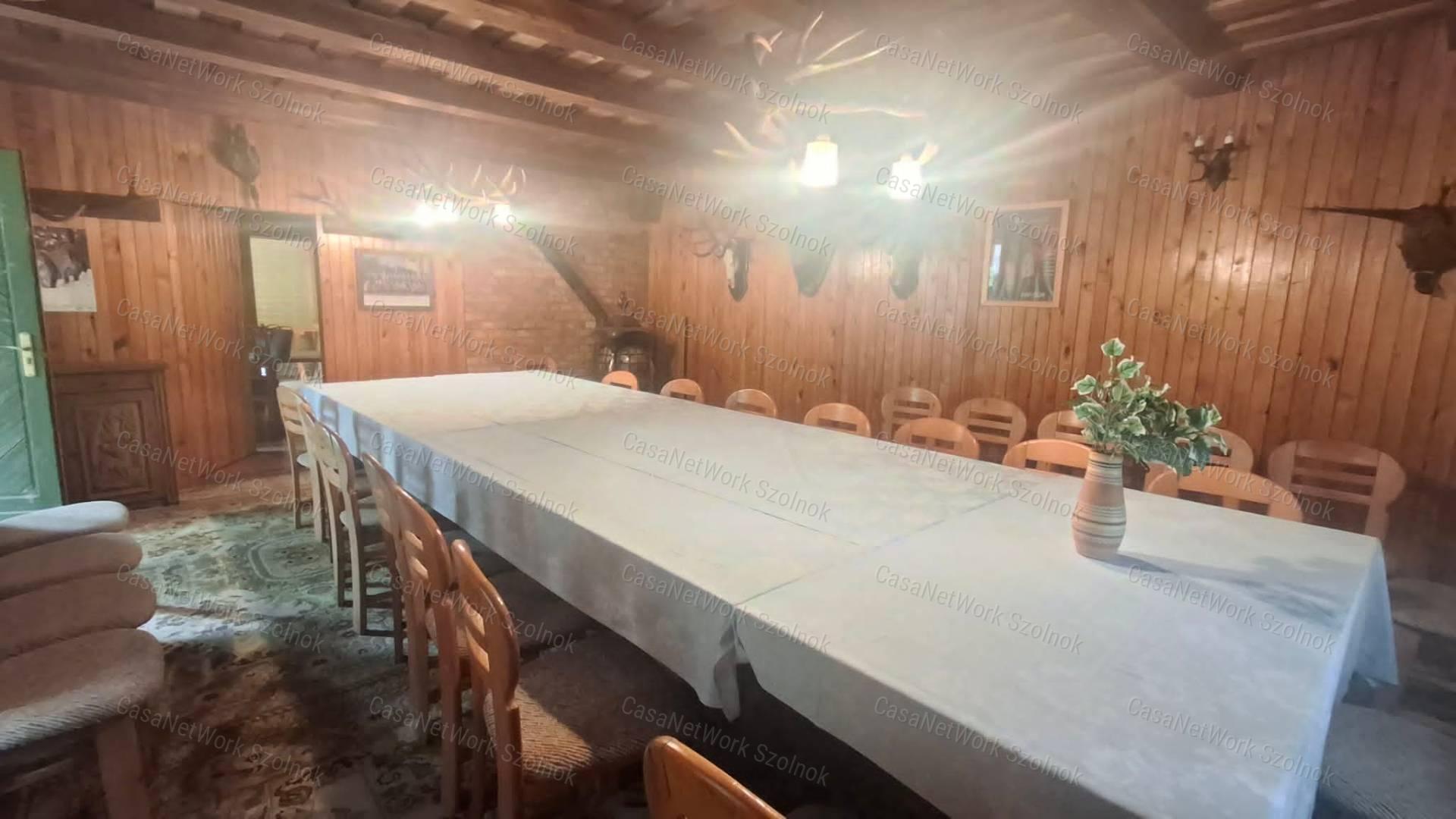 Eladó egy különleges adottságokkal rendelkező ingatlan Szászberken