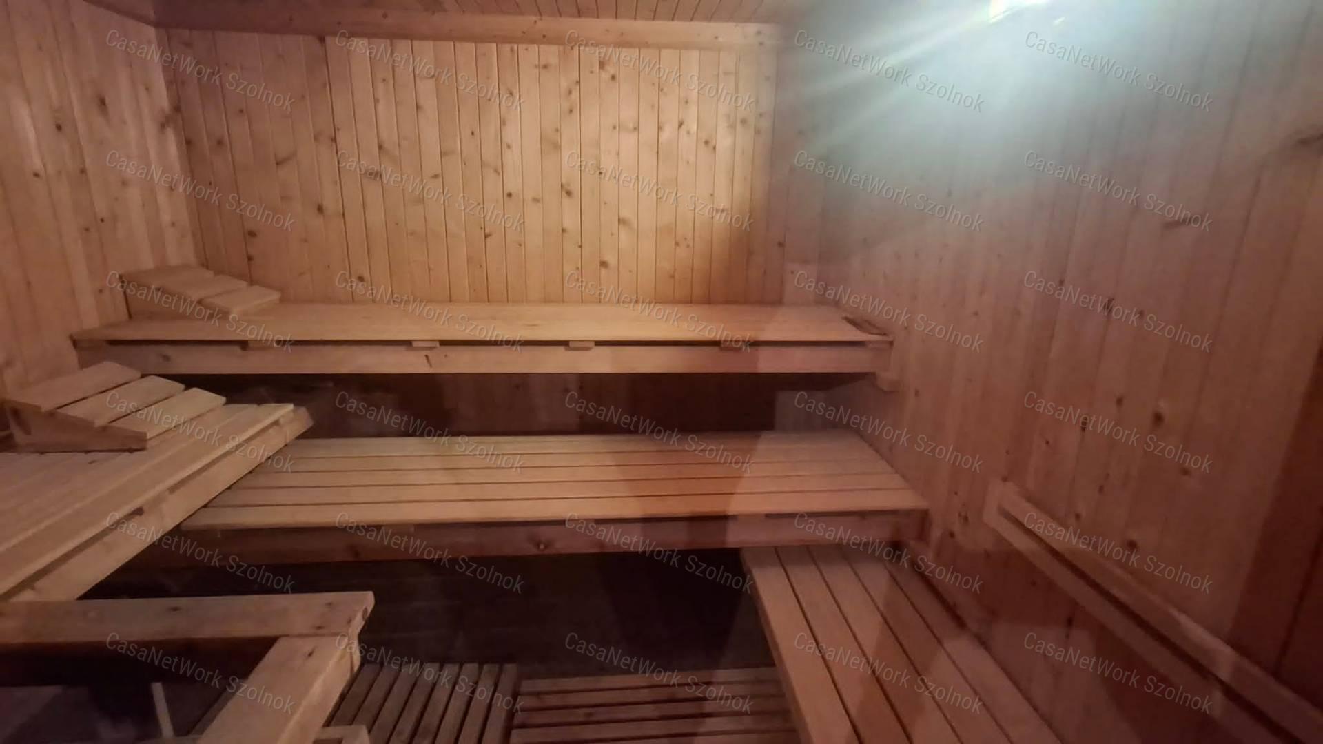 Eladó egy különleges adottságokkal rendelkező ingatlan Szászberken