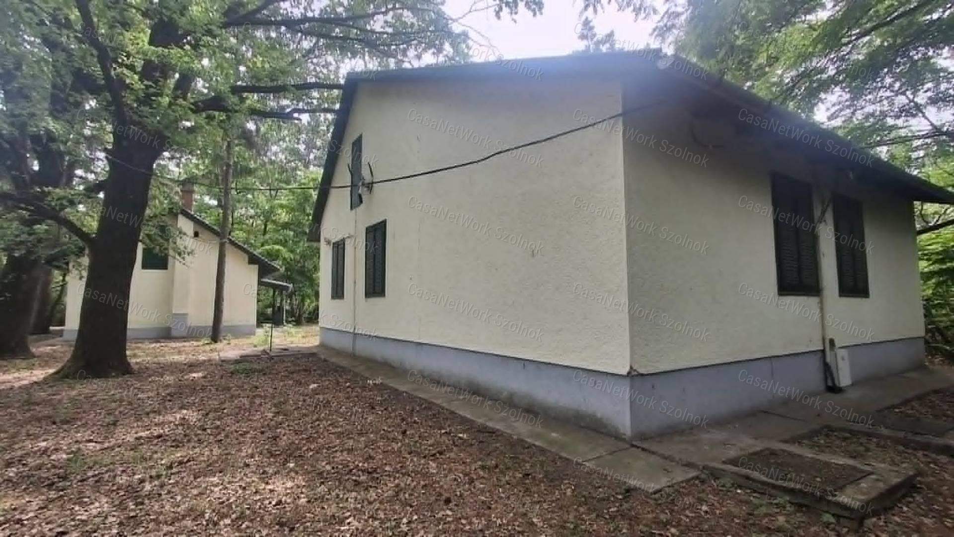 Eladó egy különleges adottságokkal rendelkező ingatlan Szászberken