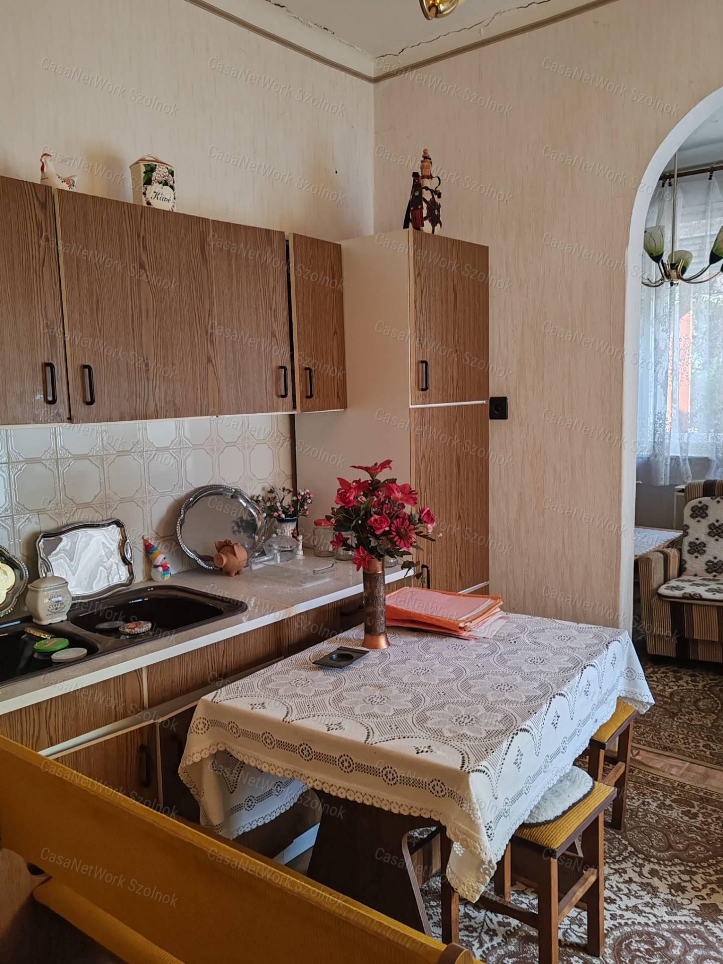 Eladó családi ház, két lakrésszel Zagyvarékas, Vasúti újtelep részén!