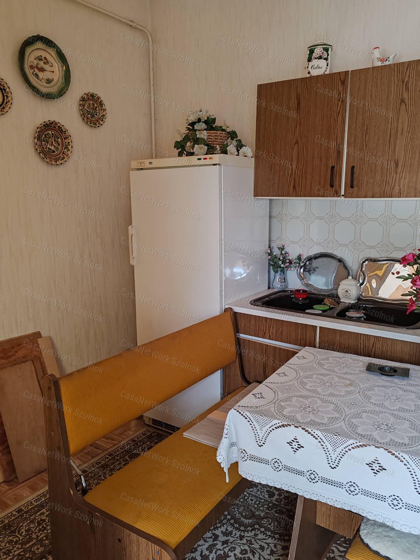 Eladó családi ház, két lakrésszel Zagyvarékas, Vasúti újtelep részén!