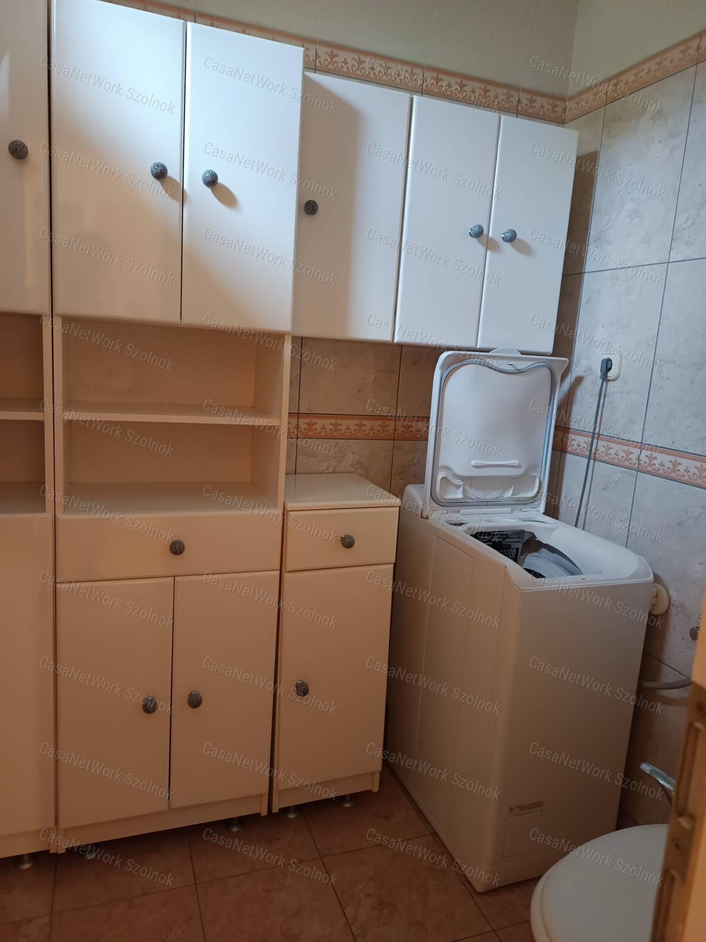 Eladó családi ház, védett zsákutcában