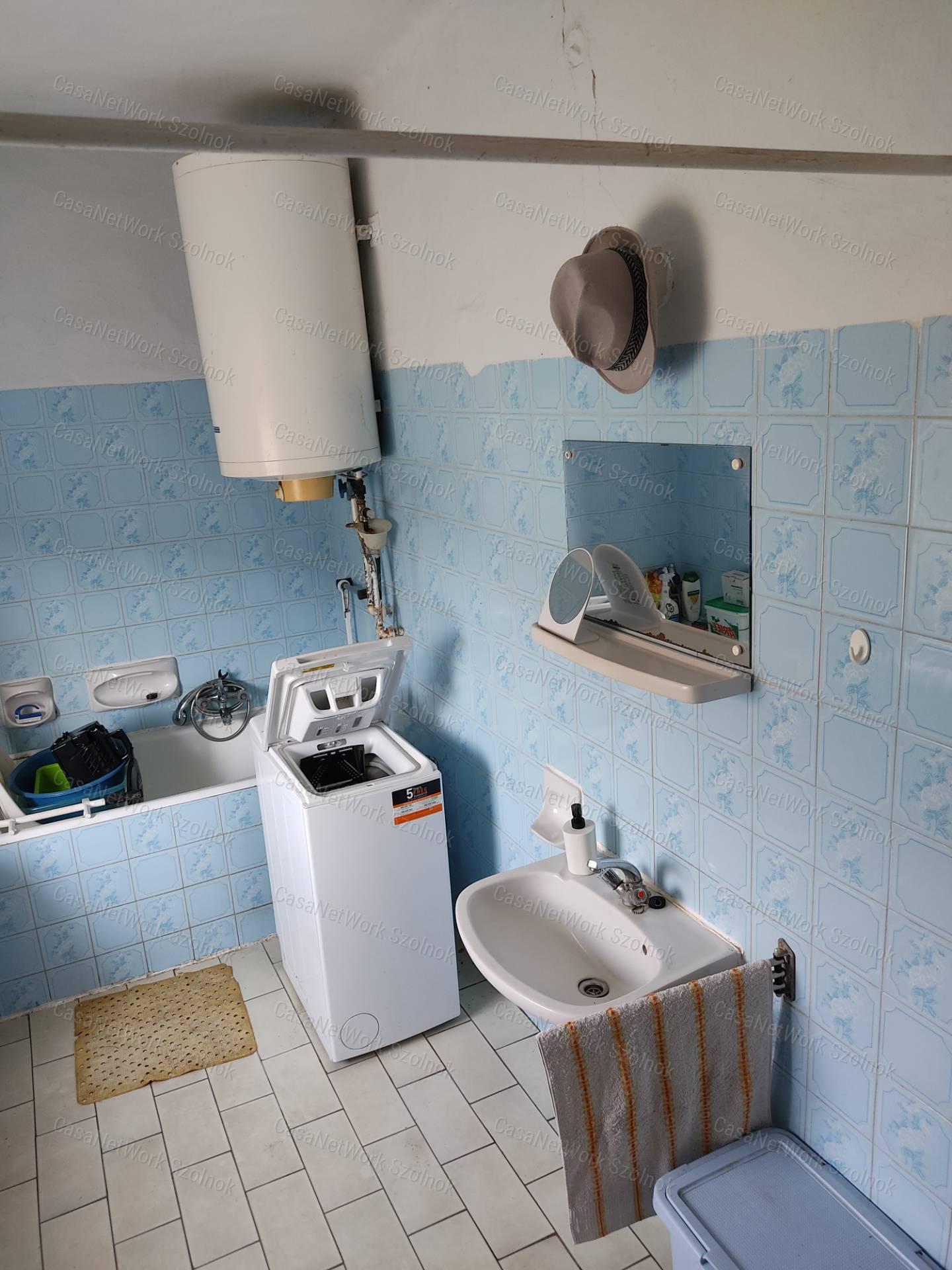 Eladó családi ház, Abony