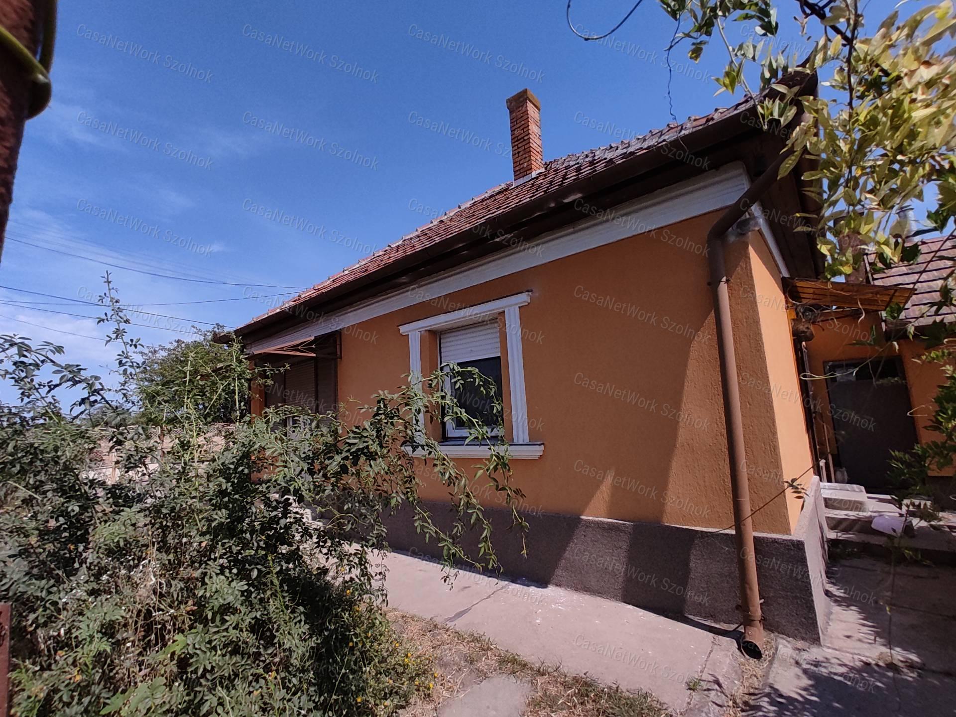 Eladó családi ház, Abony