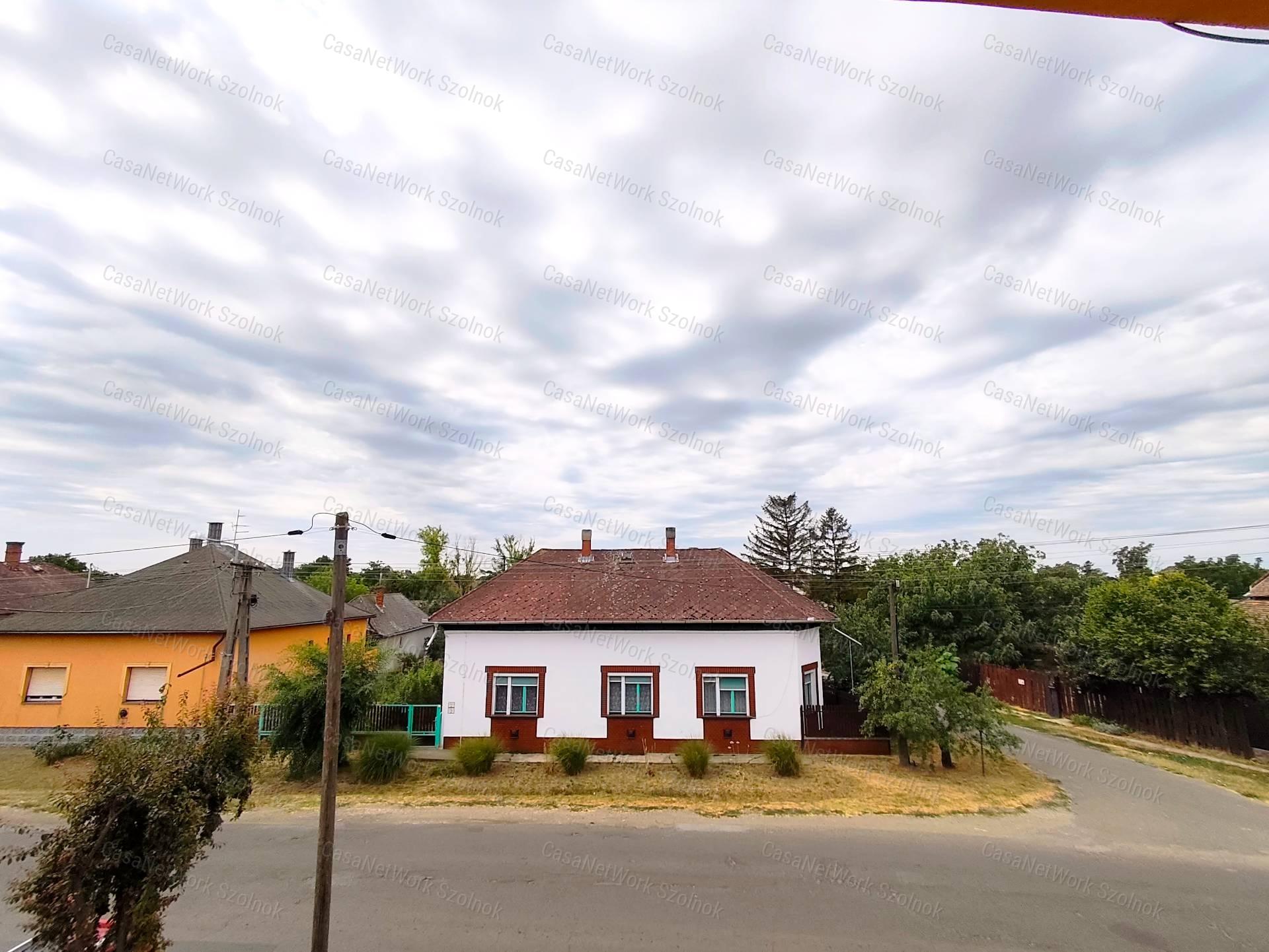 Kunhegyes belvárosában kivételes lehetőség