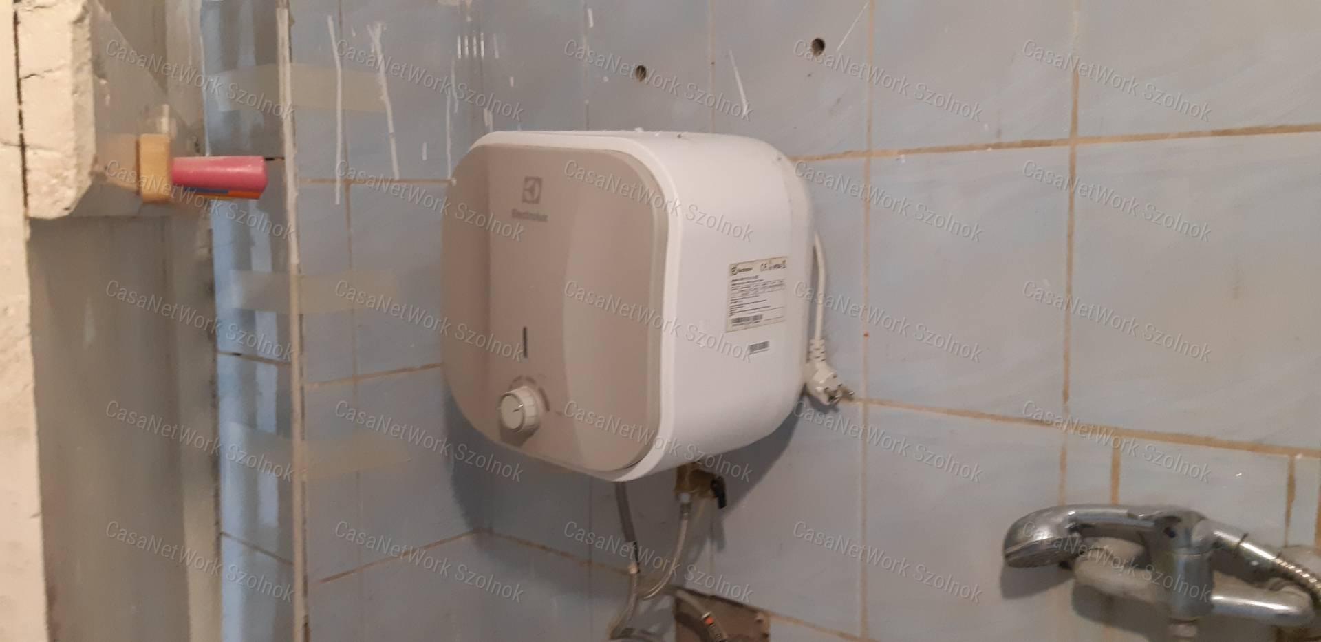 Tiszaföldváron eladó kertes családi ház!