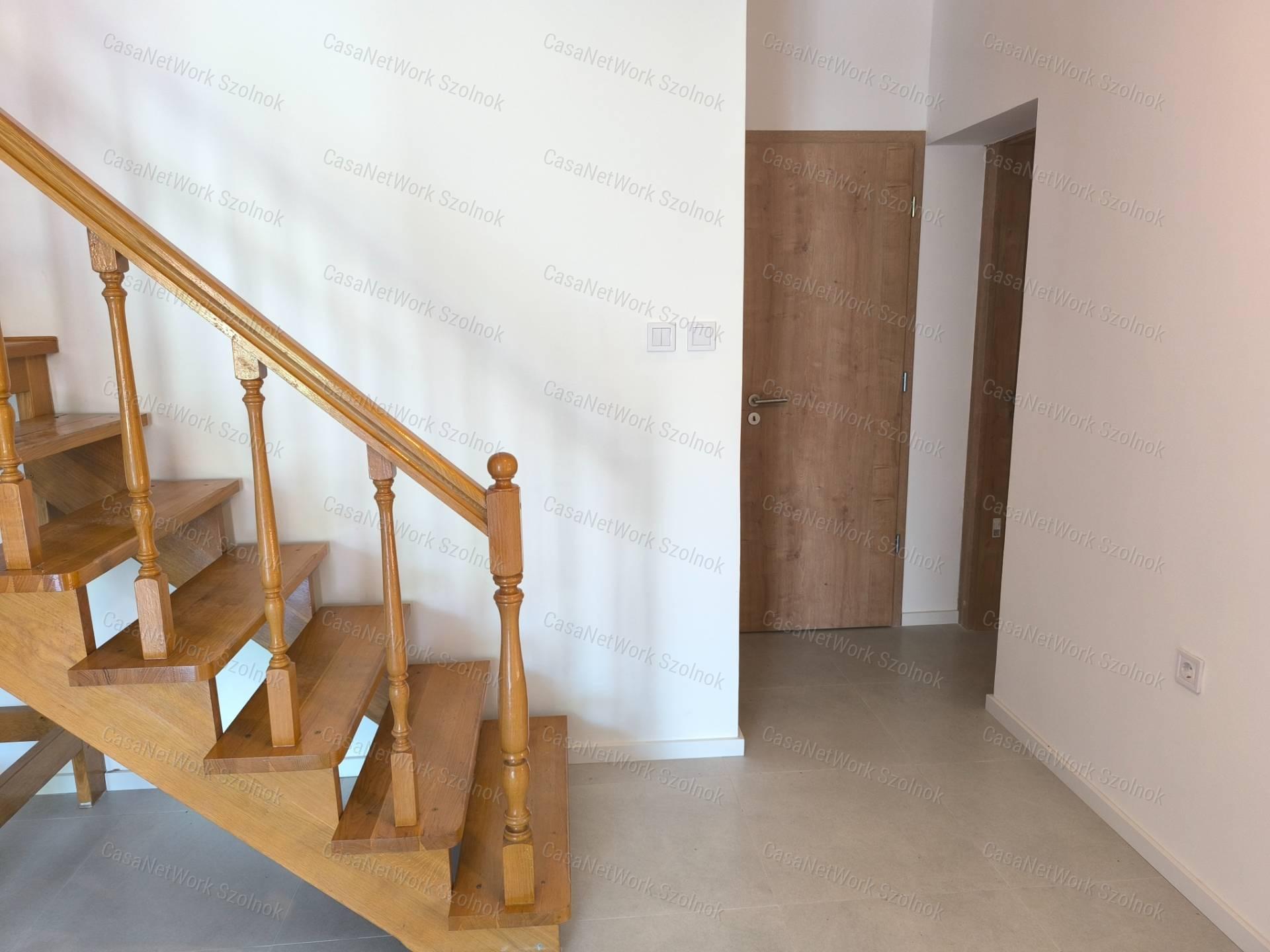 Rákóczifalvai 132 m2-es feljújított családi ház eladó!