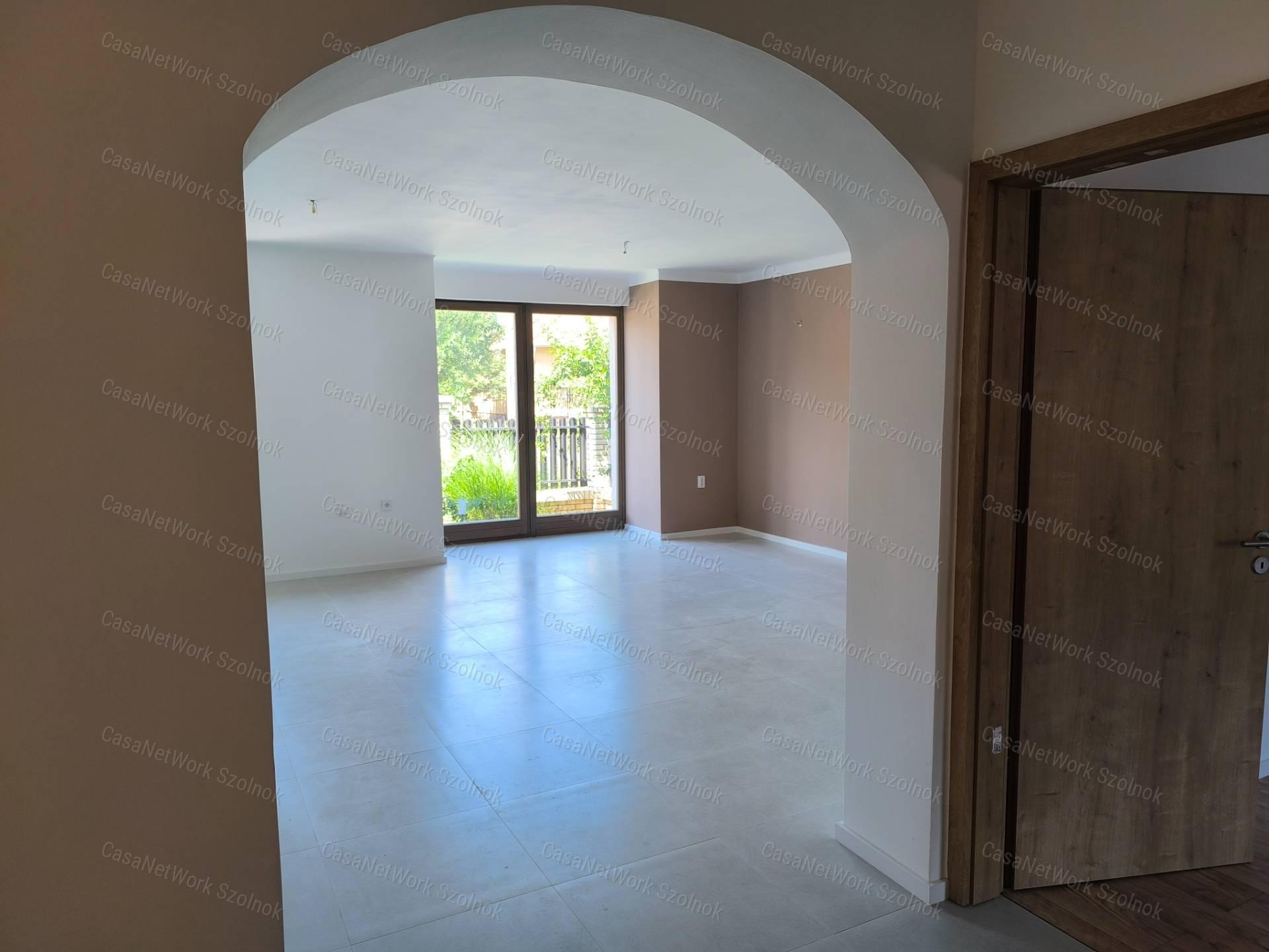 Rákóczifalvai 132 m2-es feljújított családi ház eladó!
