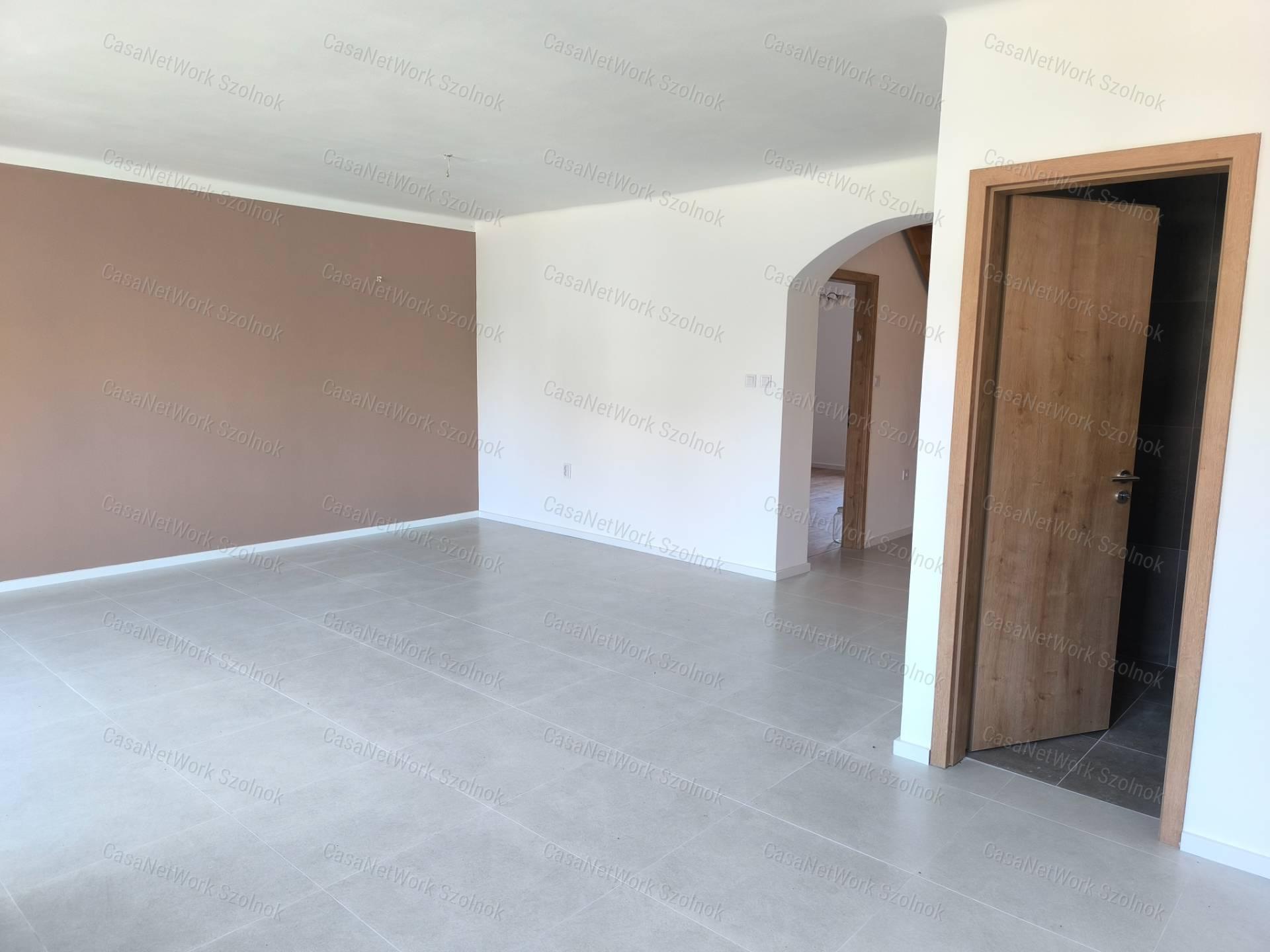 Rákóczifalvai 132 m2-es feljújított családi ház eladó!