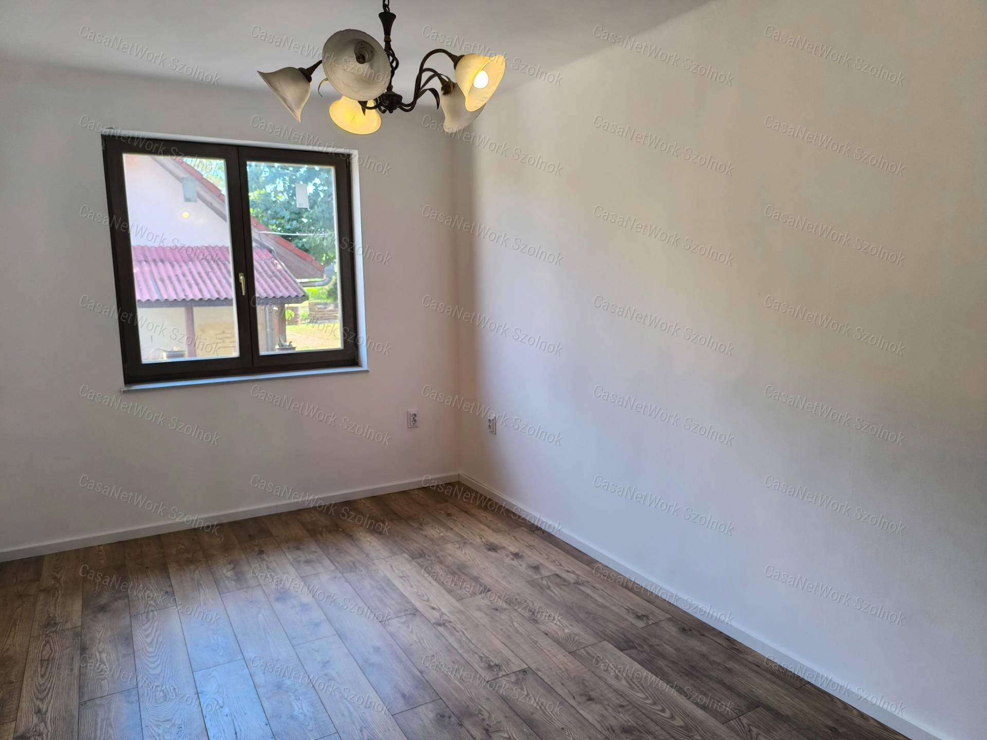 Rákóczifalvai 132 m2-es feljújított családi ház eladó!