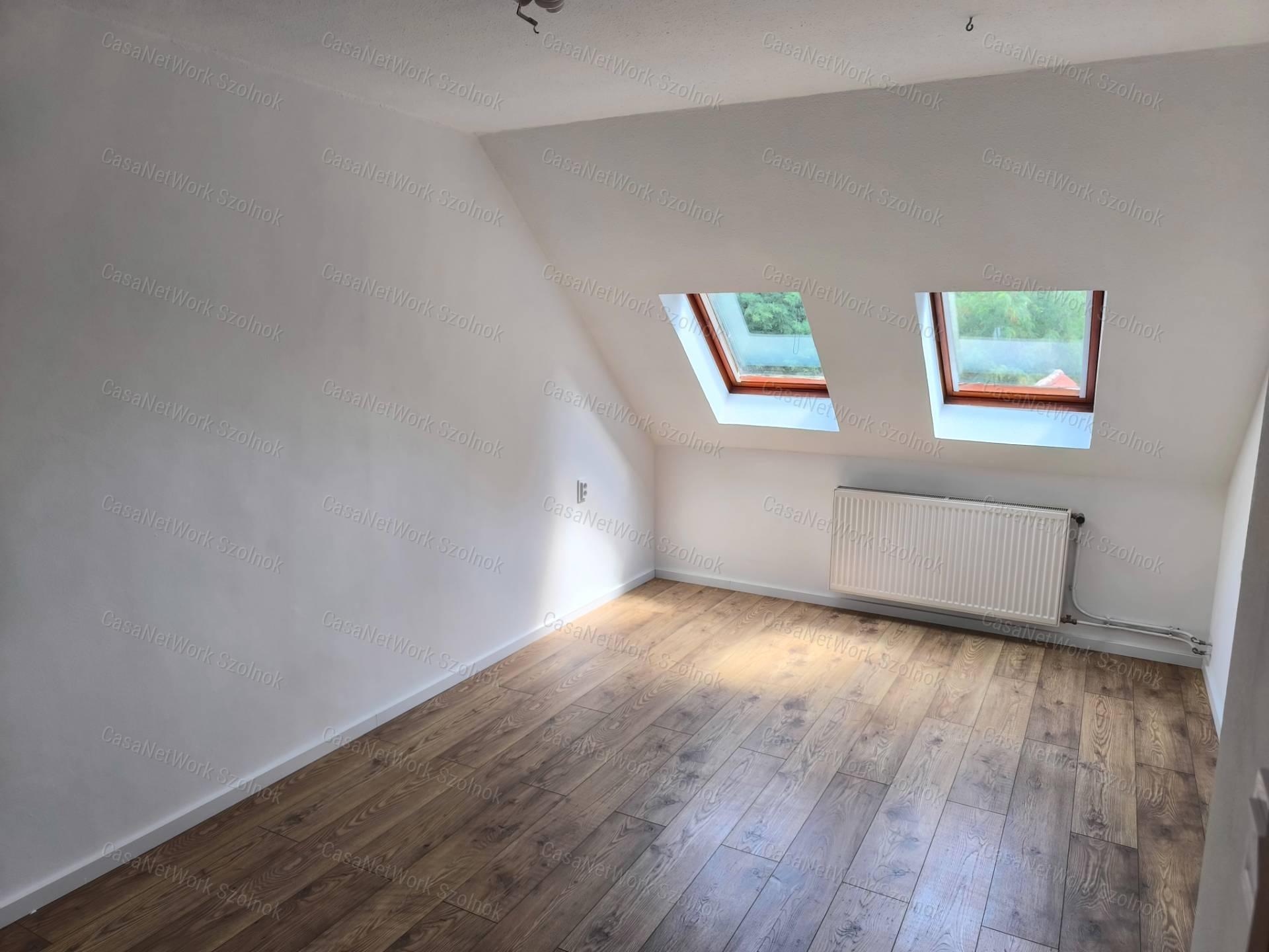 Rákóczifalvai 132 m2-es feljújított családi ház eladó!
