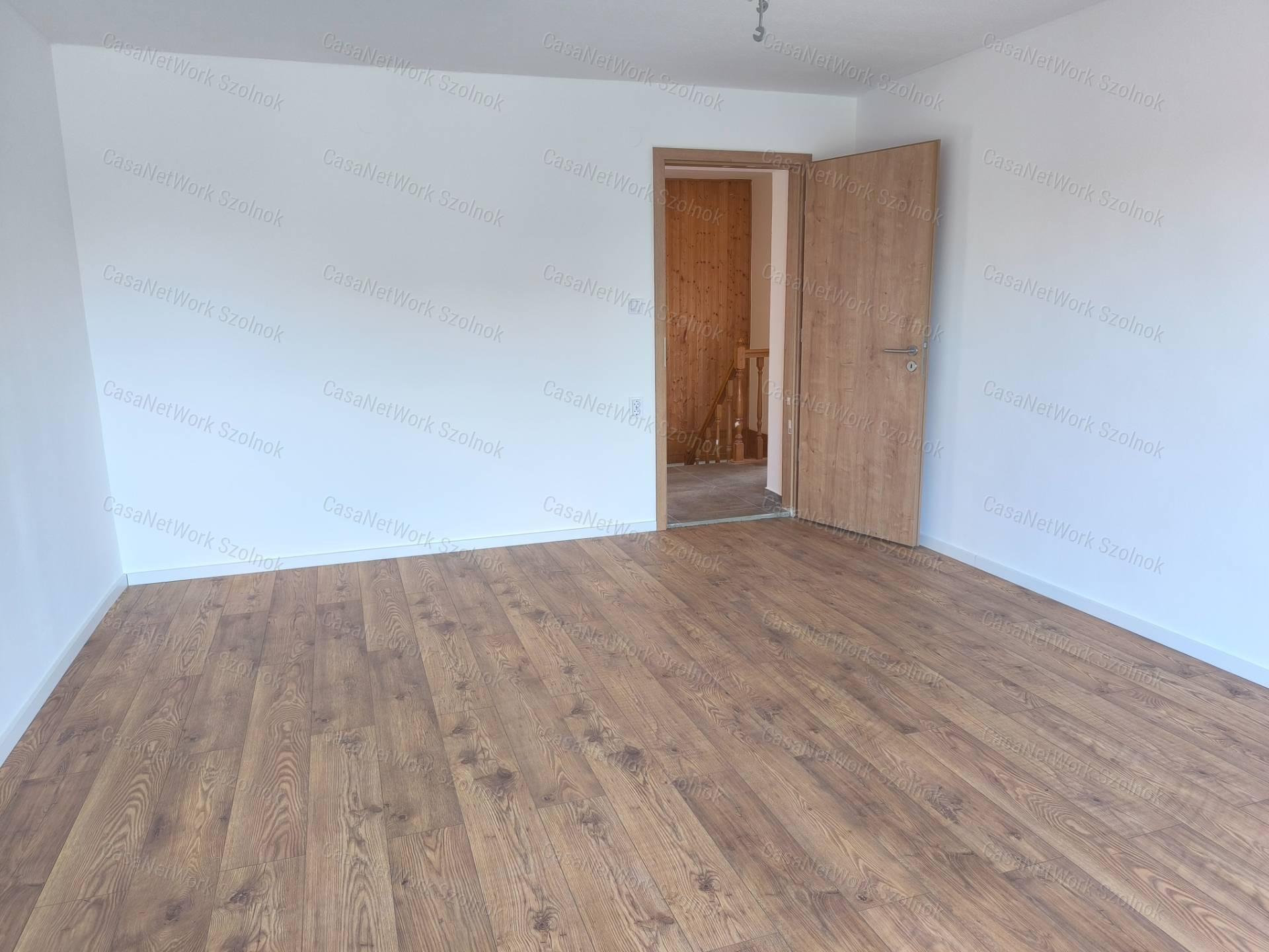 Rákóczifalvai 132 m2-es feljújított családi ház eladó!