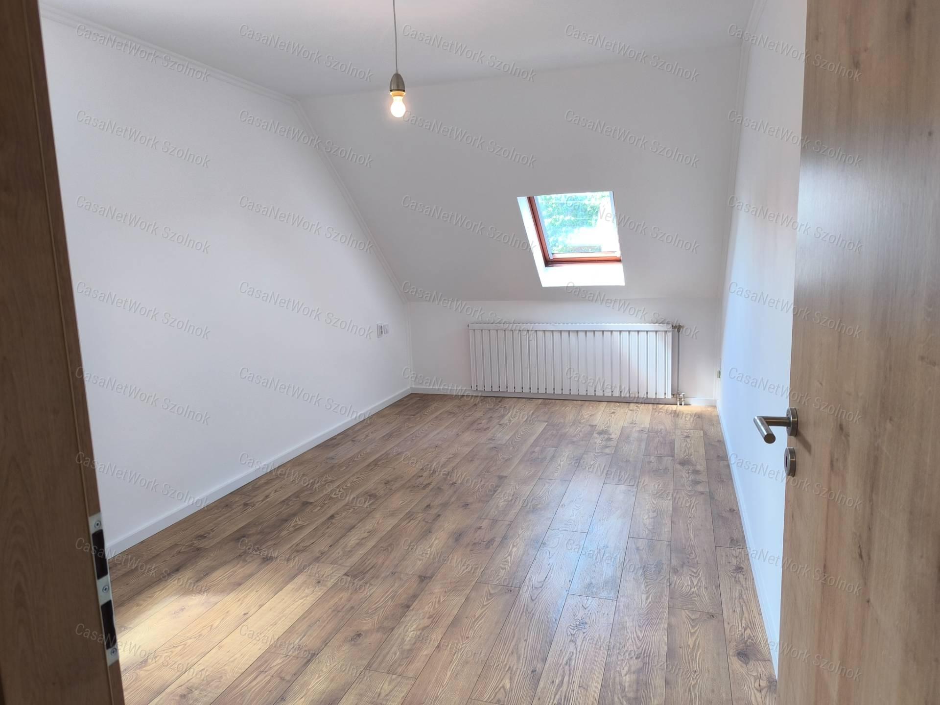 Rákóczifalvai 132 m2-es feljújított családi ház eladó!