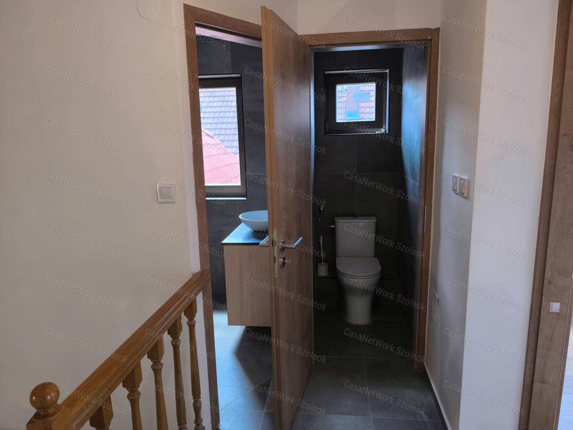 Rákóczifalvai 132 m2-es feljújított családi ház eladó!