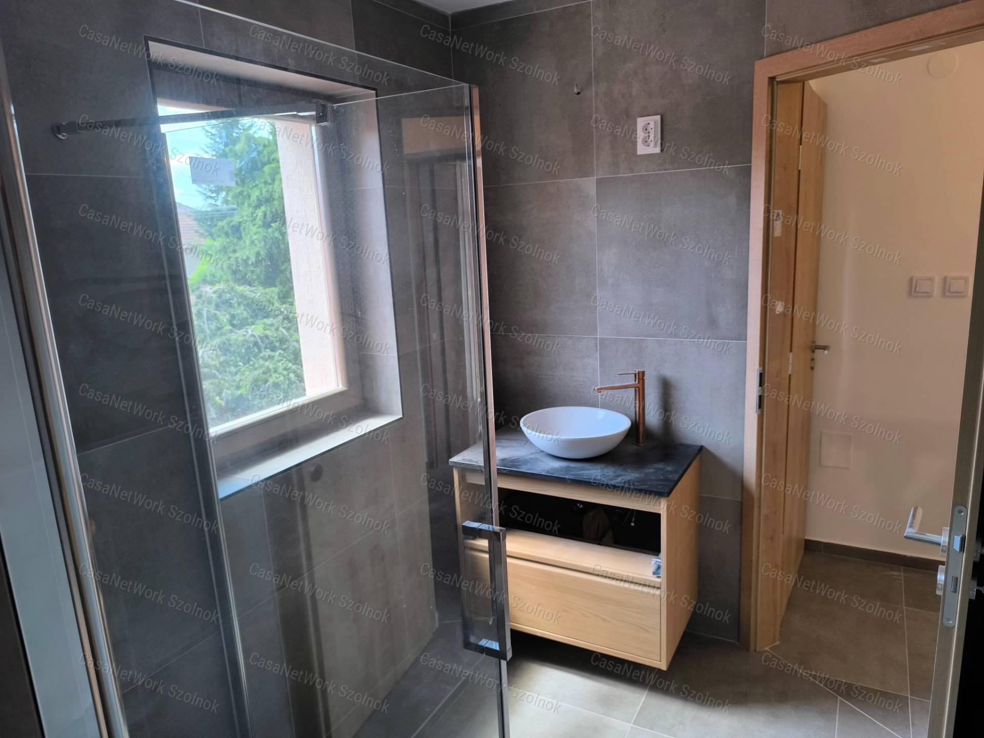 Rákóczifalvai 132 m2-es feljújított családi ház eladó!