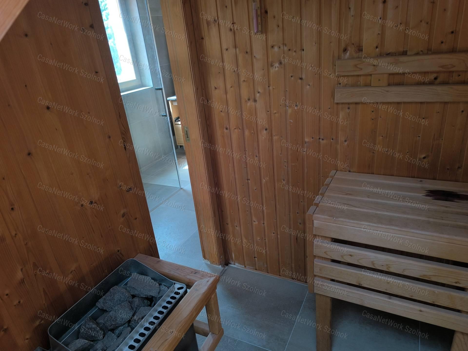 Rákóczifalvai 132 m2-es feljújított családi ház eladó!